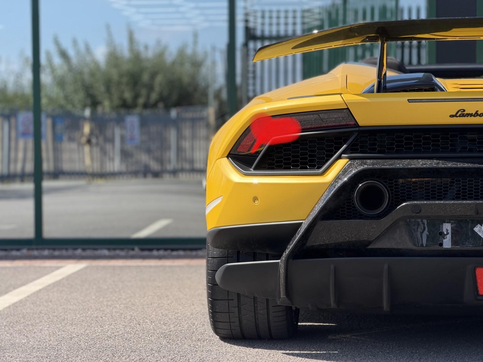 Lamborghini Huracan view 37