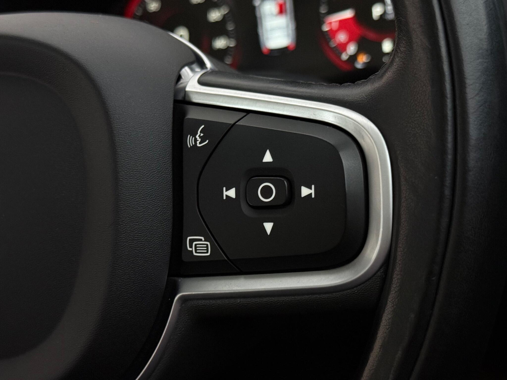 Volvo XC60 view 18