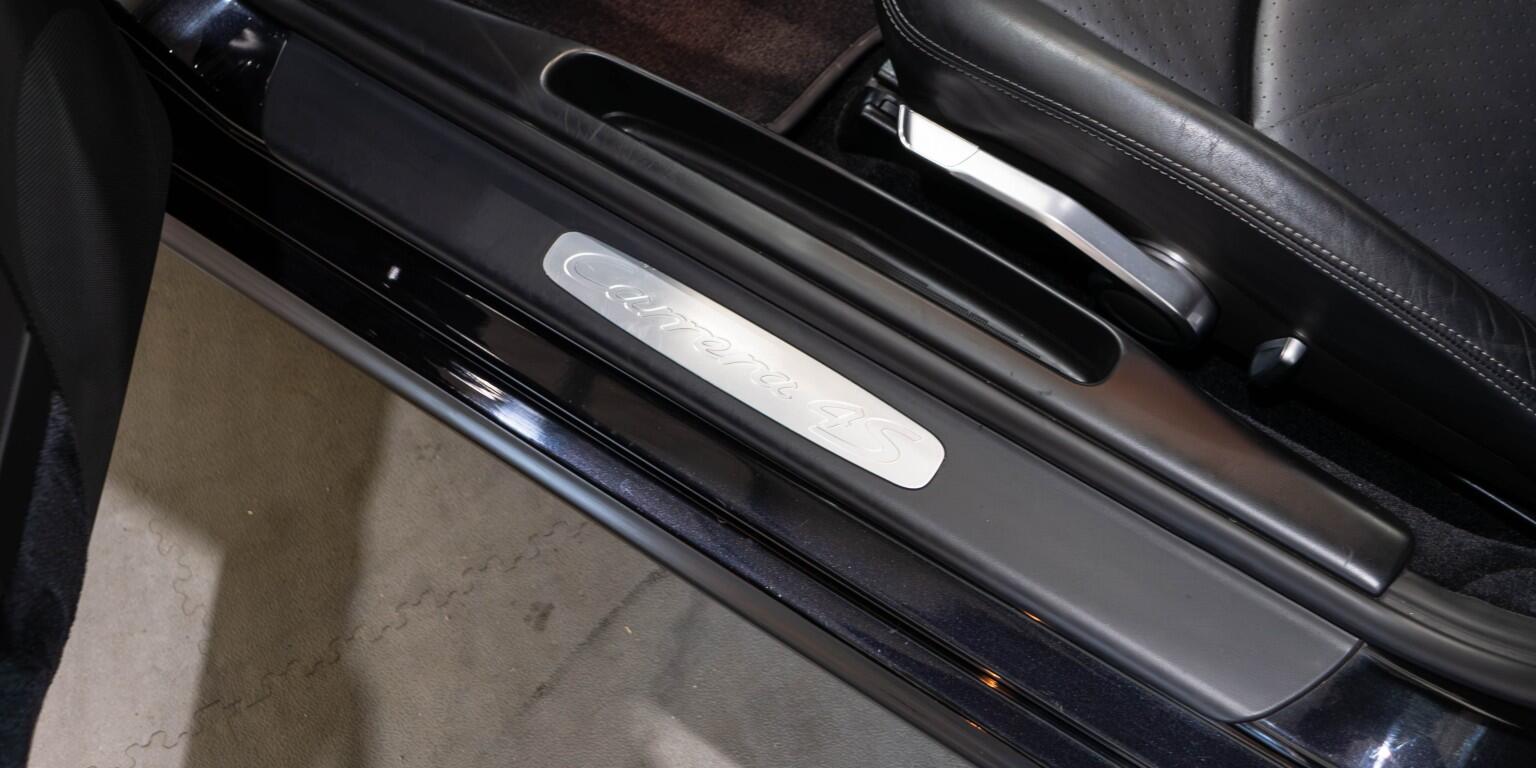 Porsche 911 view 25
