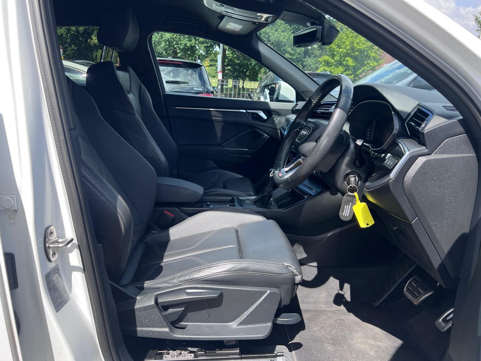 Audi Q3 view 17