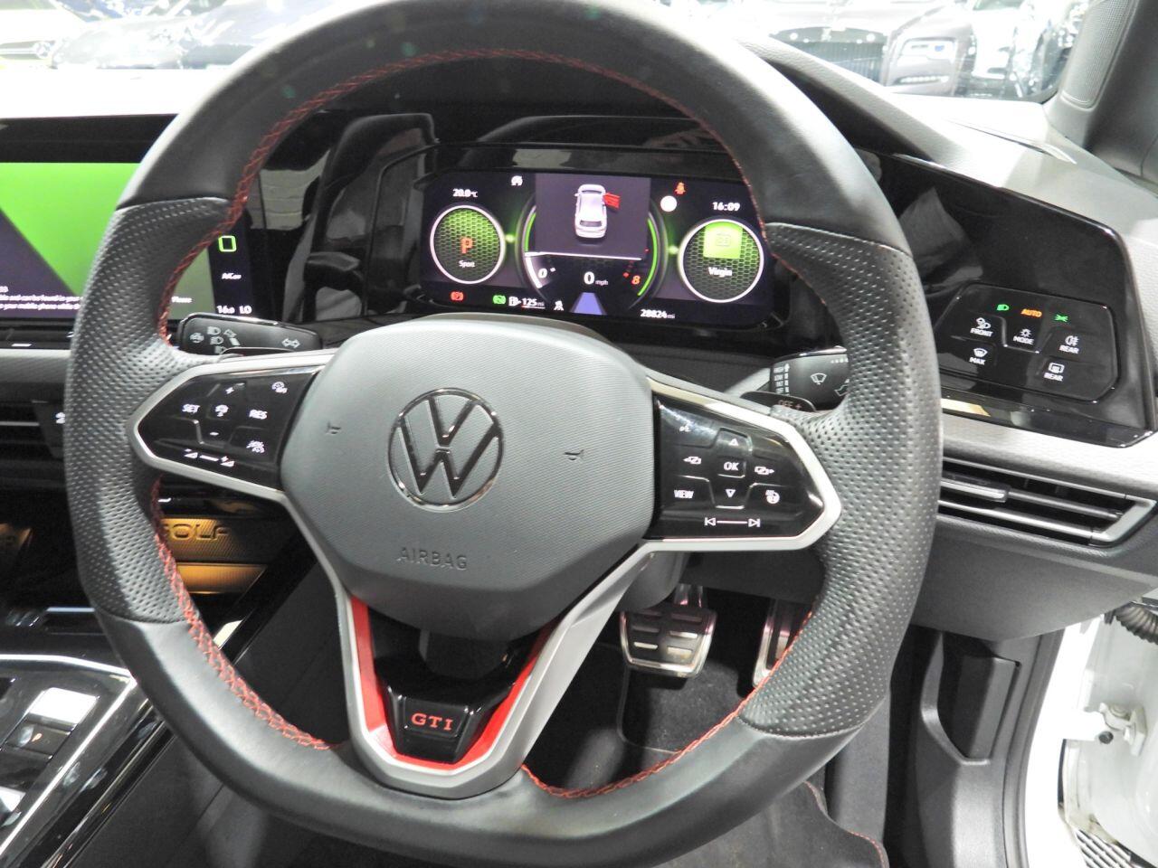 Volkswagen Golf view 18