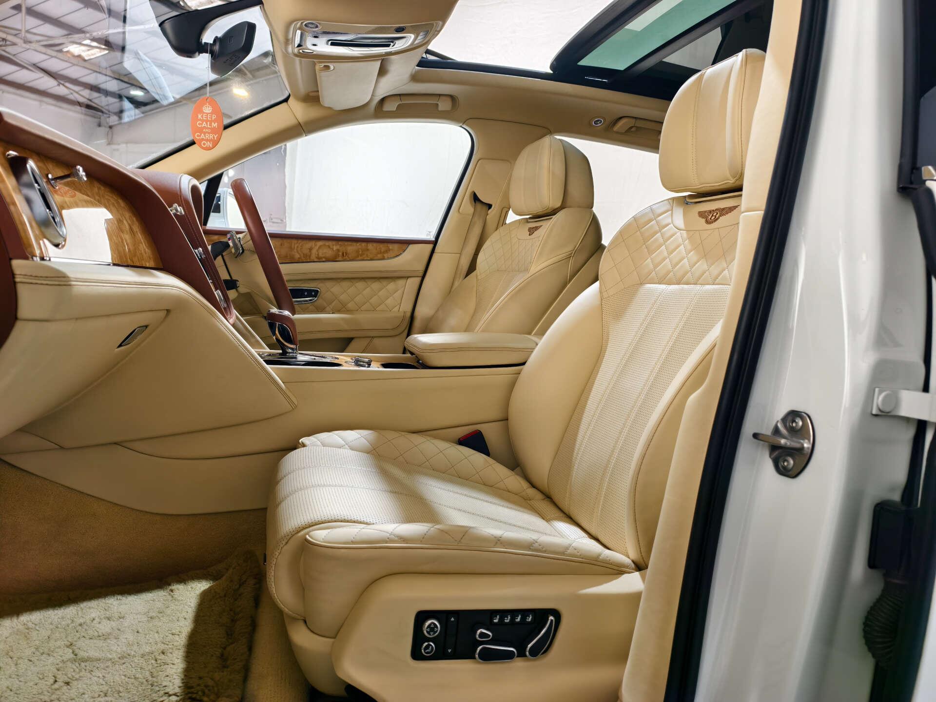 Bentley Bentayga view 30