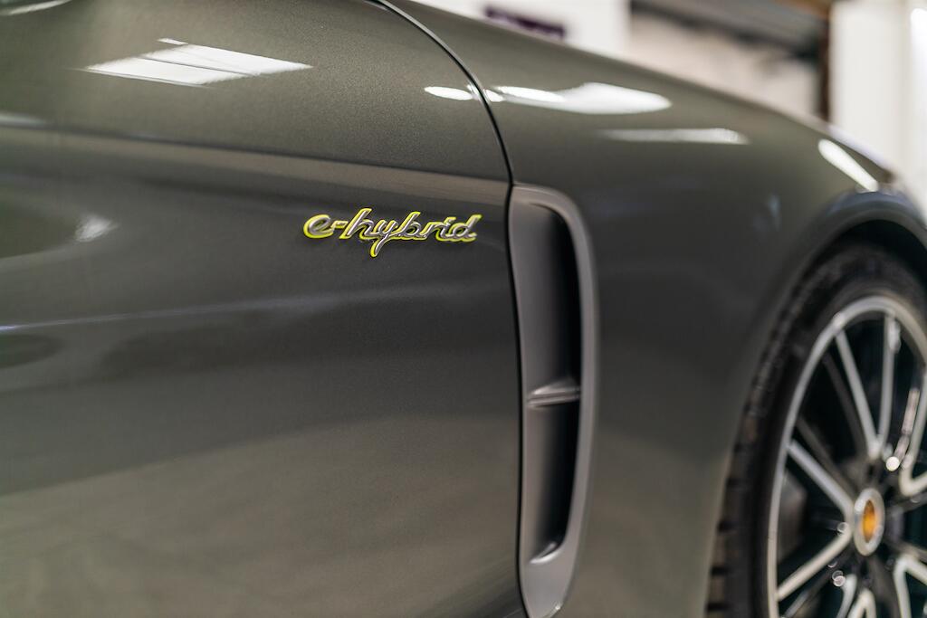Porsche Panamera view 11
