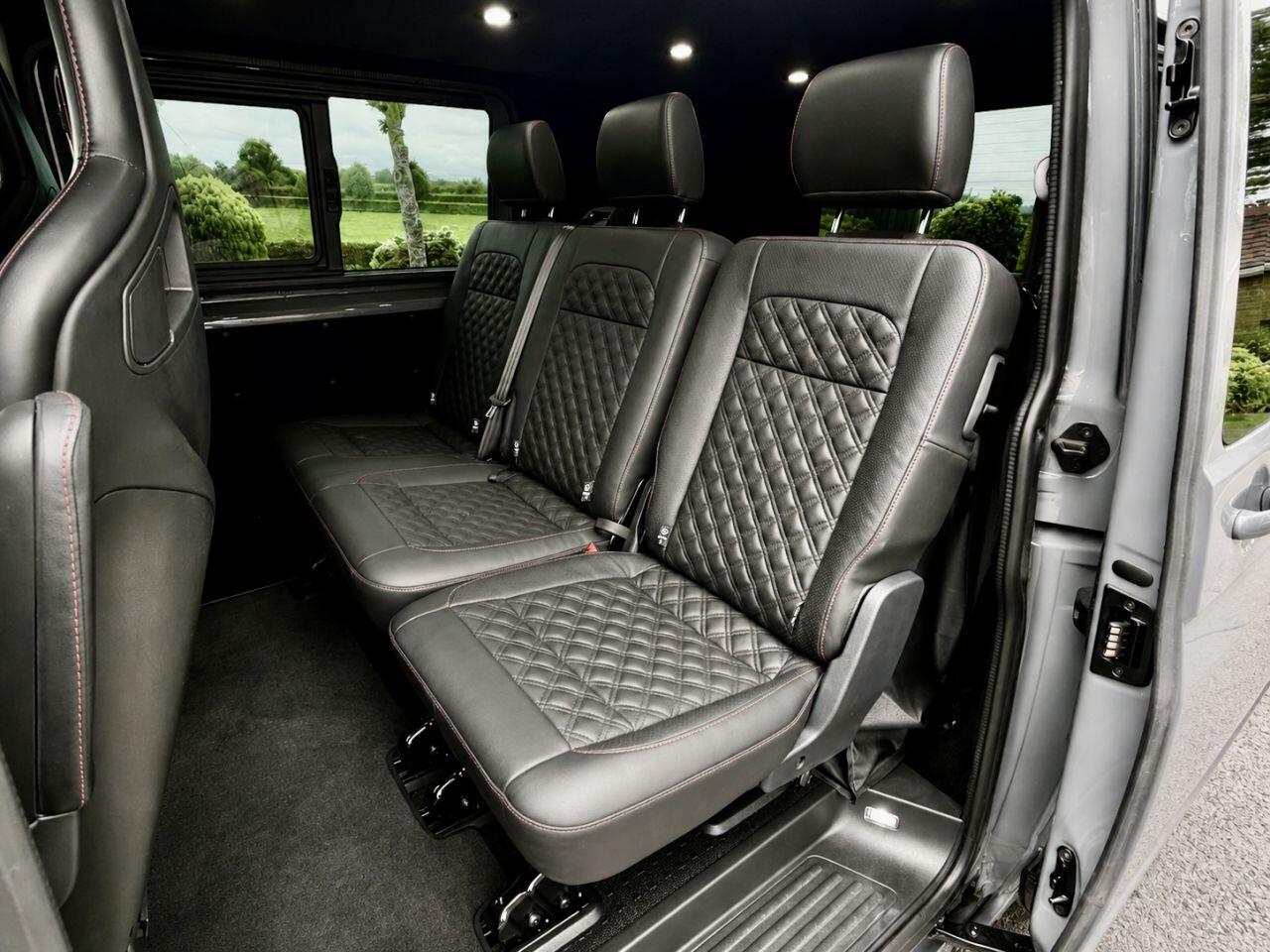 Volkswagen Transporter view 15