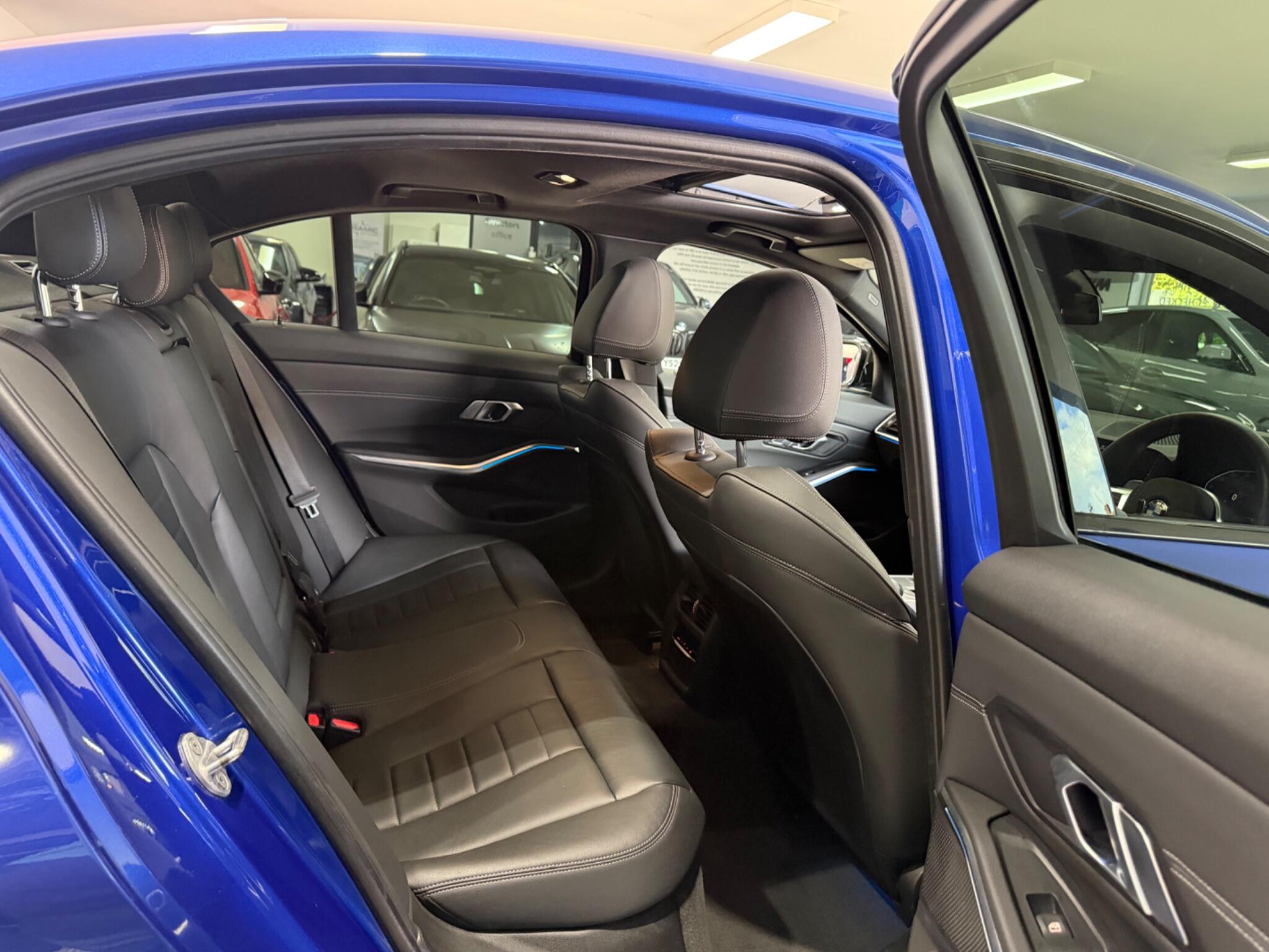 BMW 3 Series view 30
