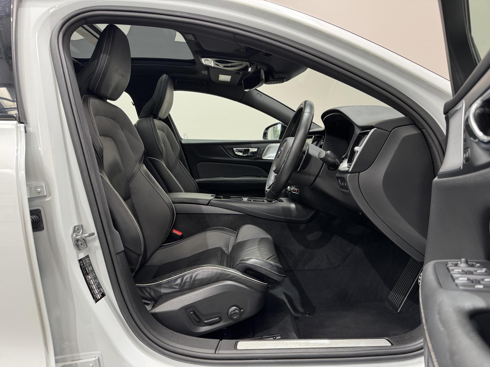 Volvo S60 view 23