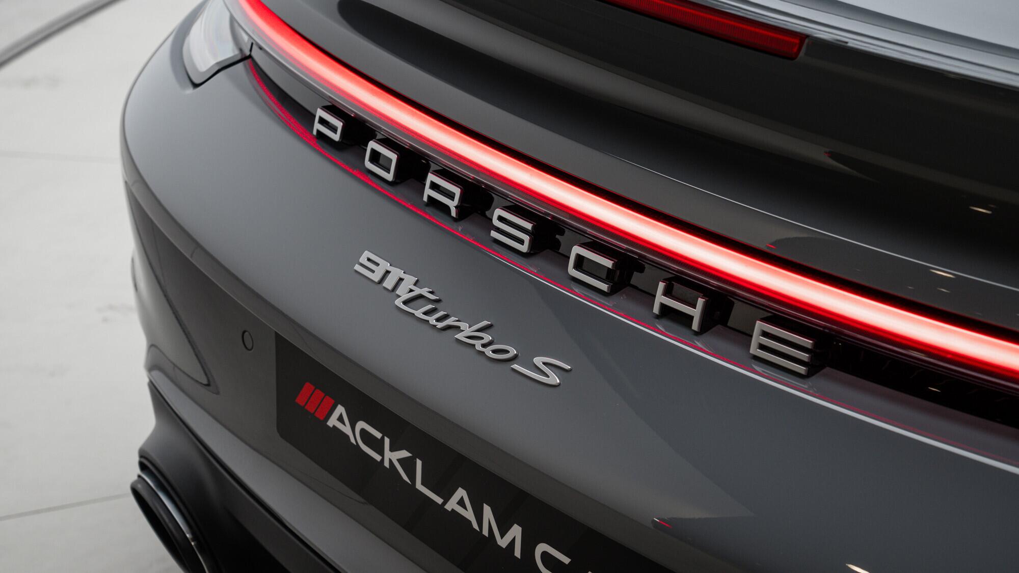 Porsche 911 view 46