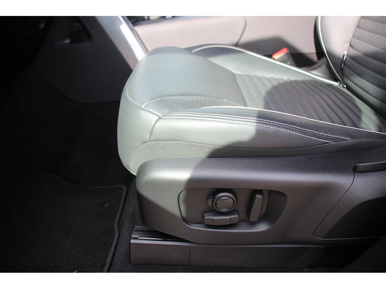 Land Rover Discovery view 18