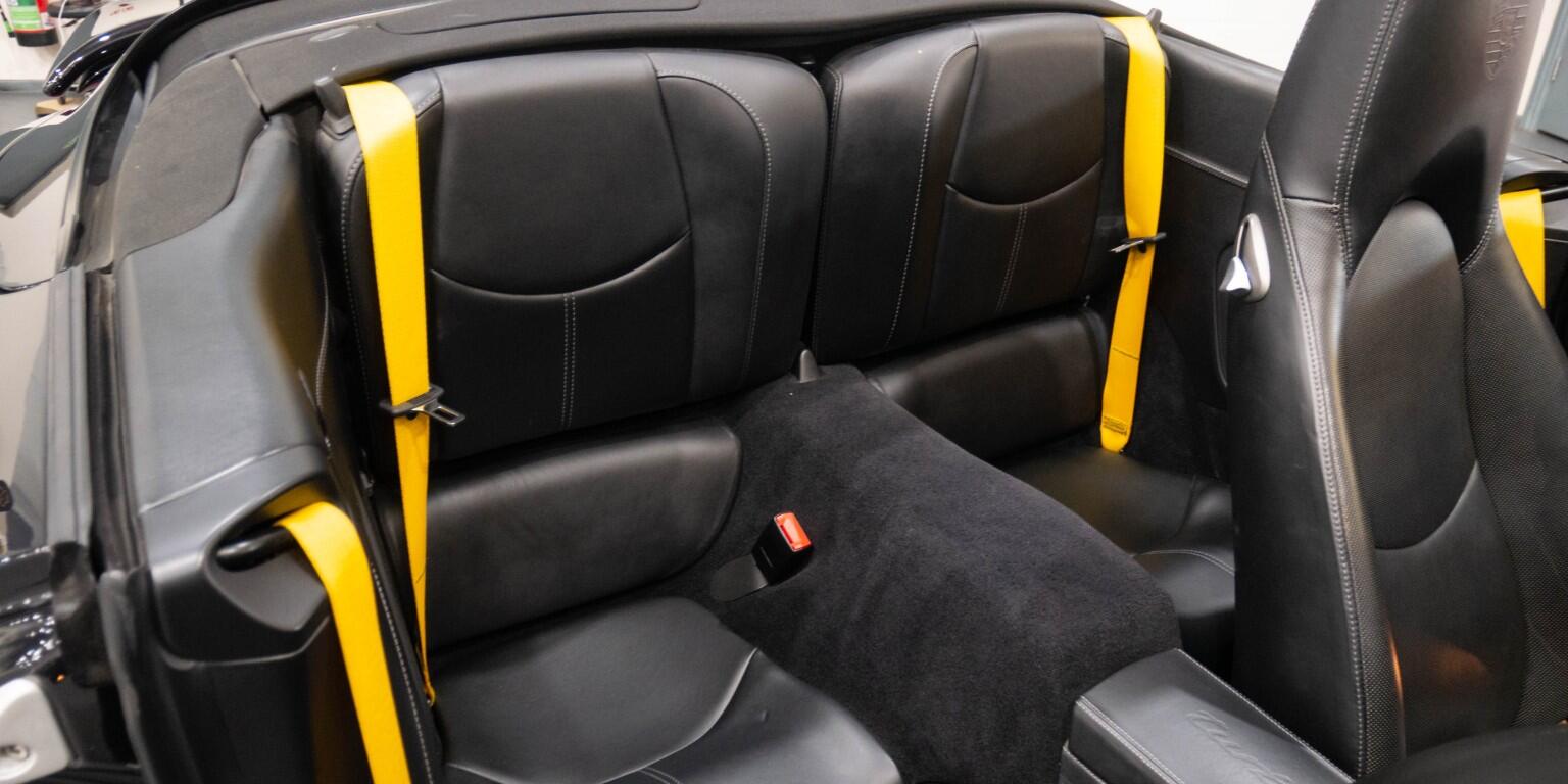 Porsche 911 view 16