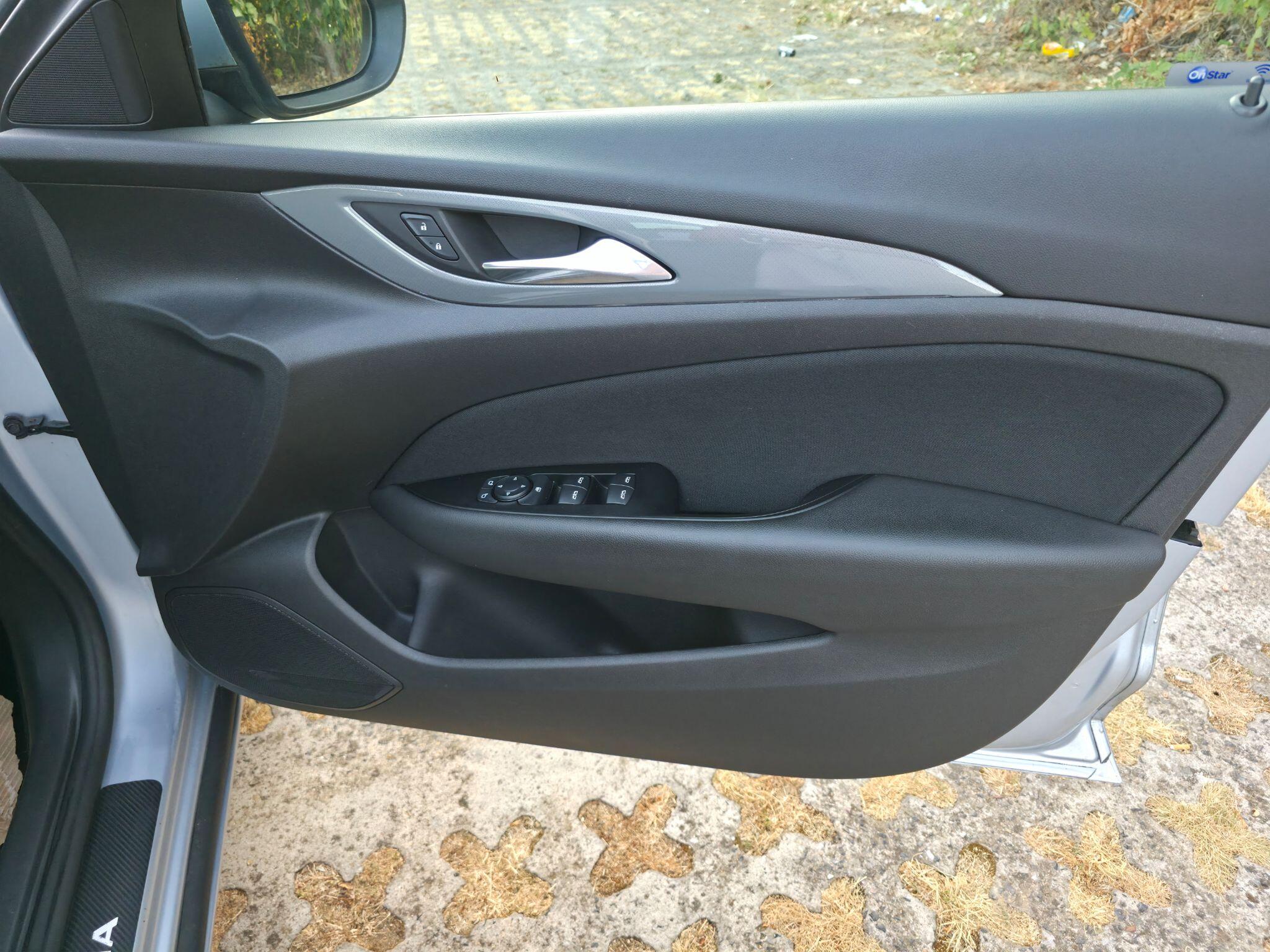 Vauxhall Insignia view 34