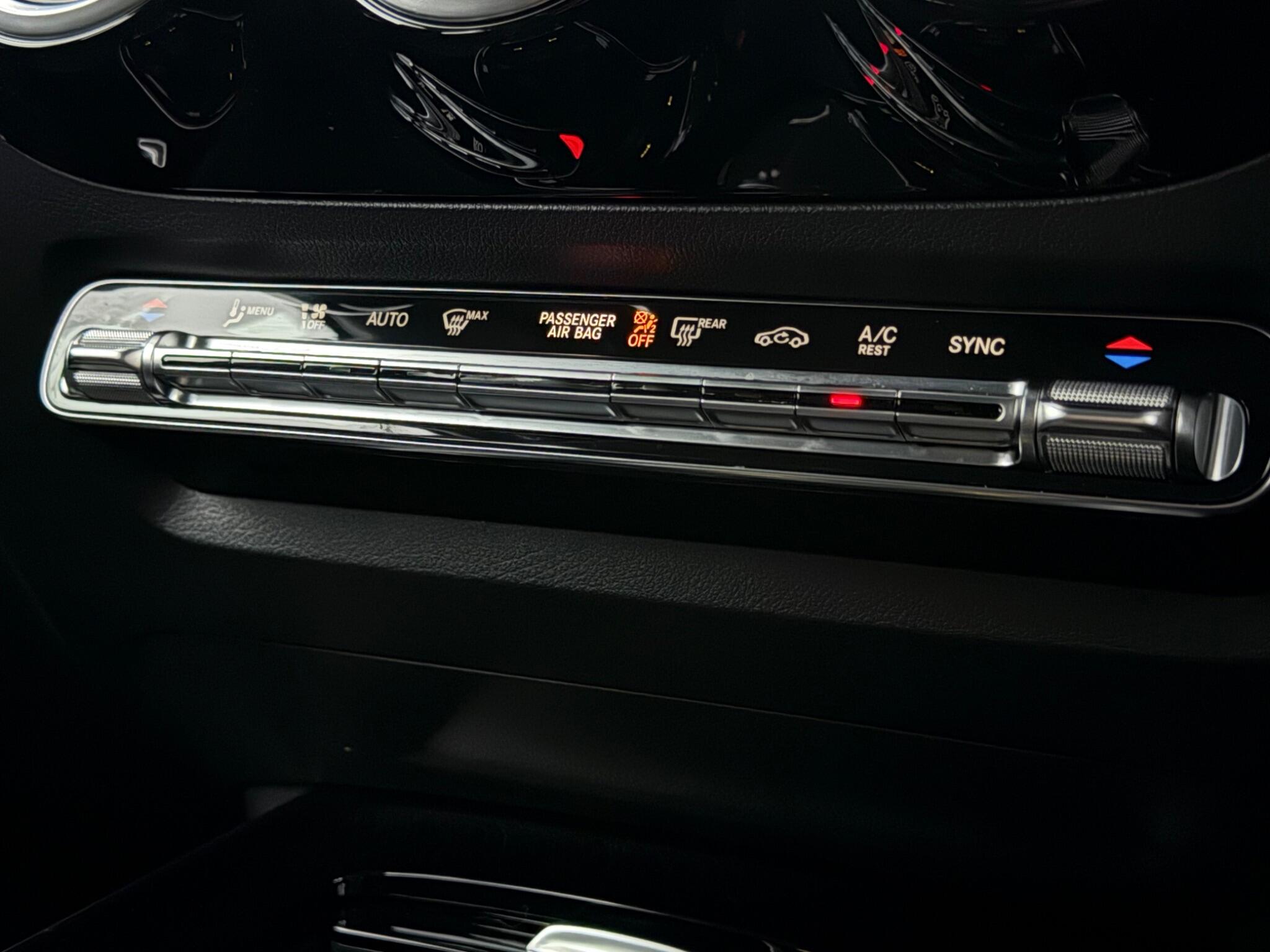 Mercedes-Benz Gla view 25