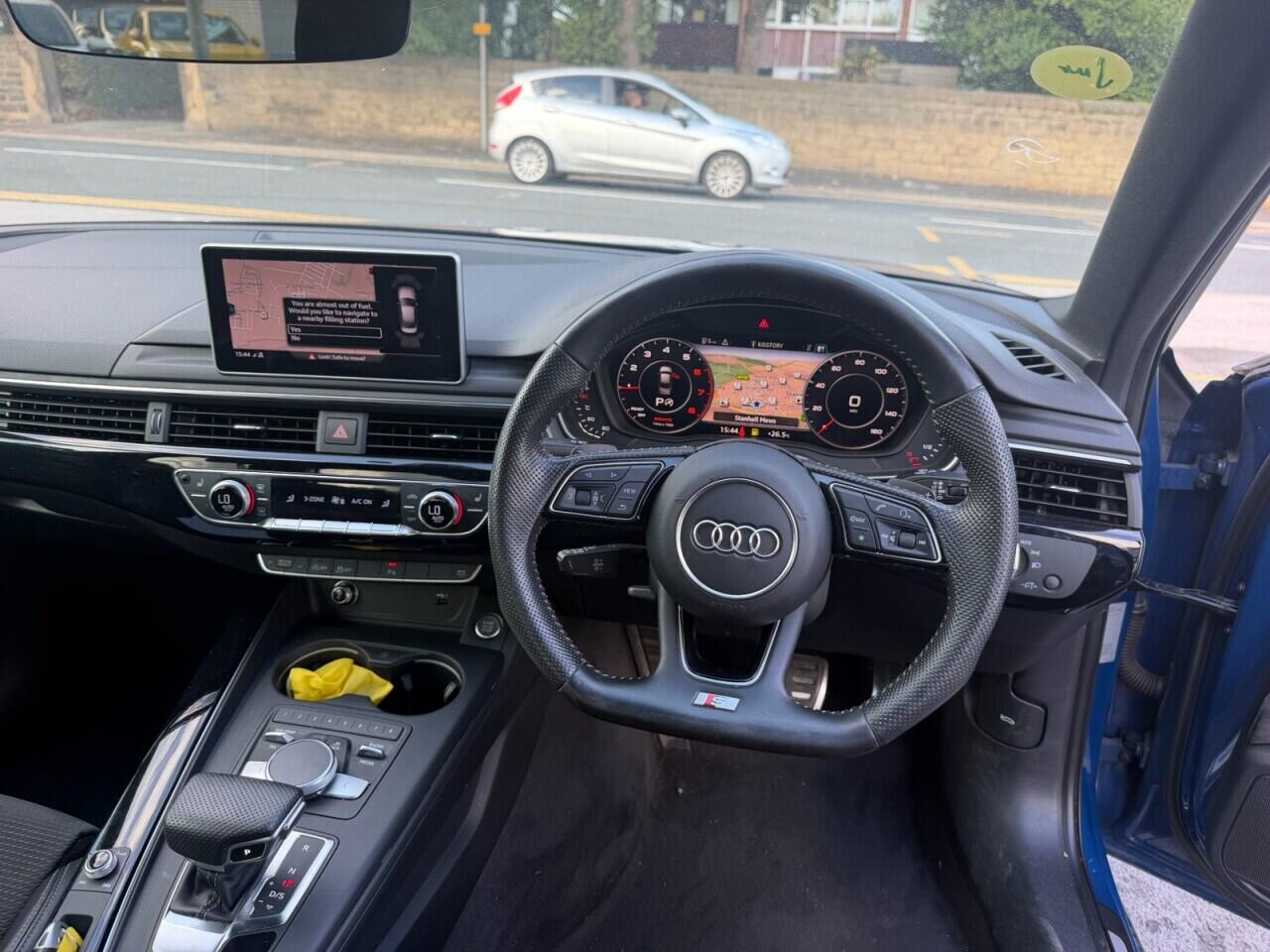 Audi A4 view 4