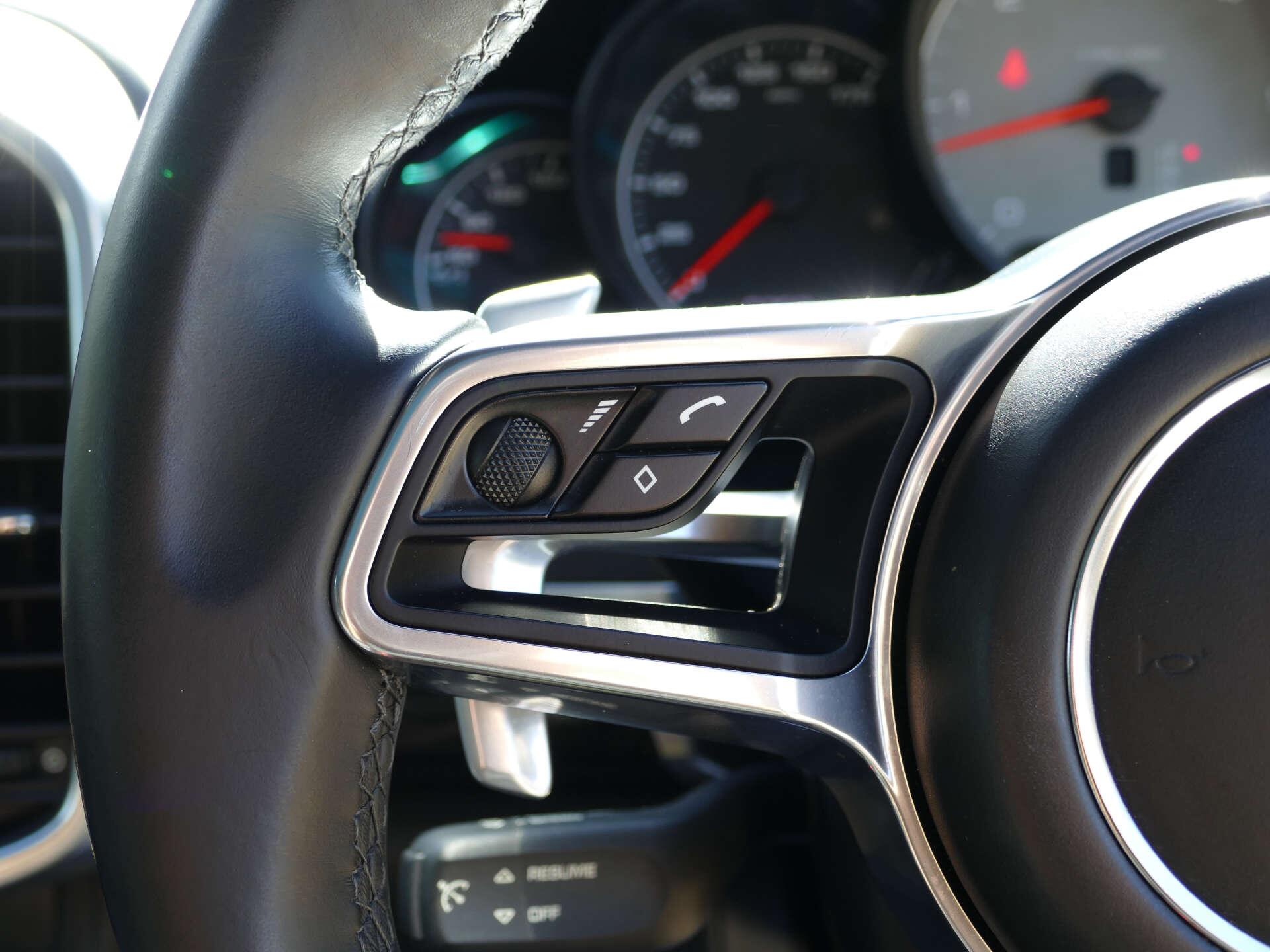 Porsche Cayenne view 48