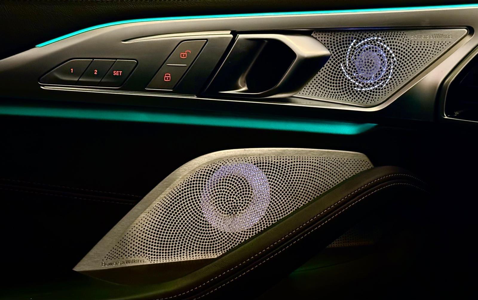 BMW 8 Series view 19