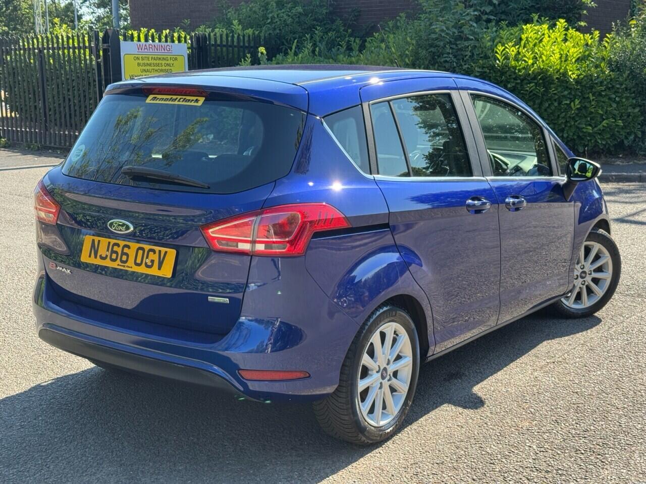 Ford B-Max view 3