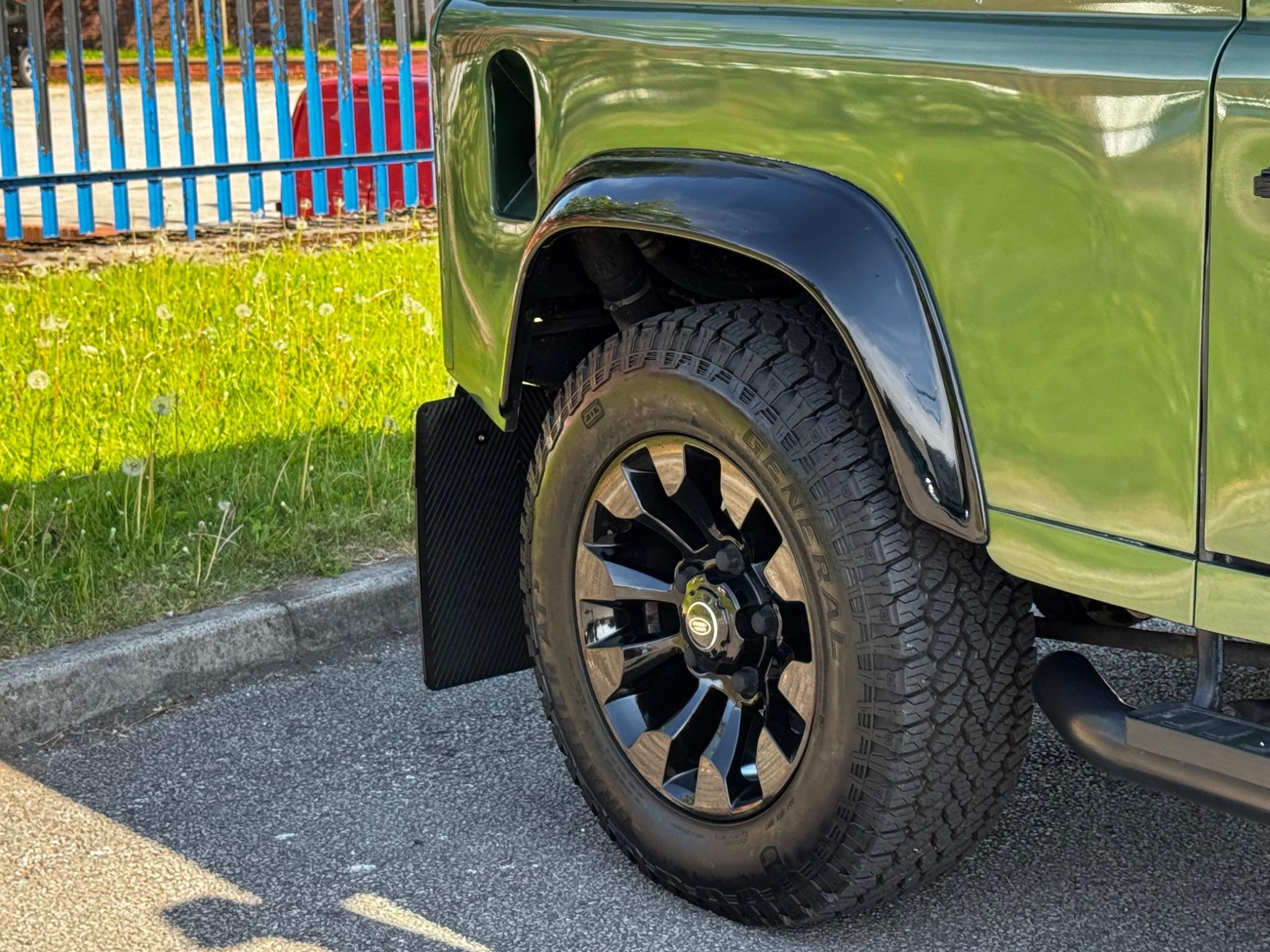 Land Rover Defender view 7