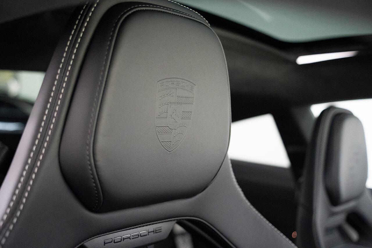 Porsche 911 view 3
