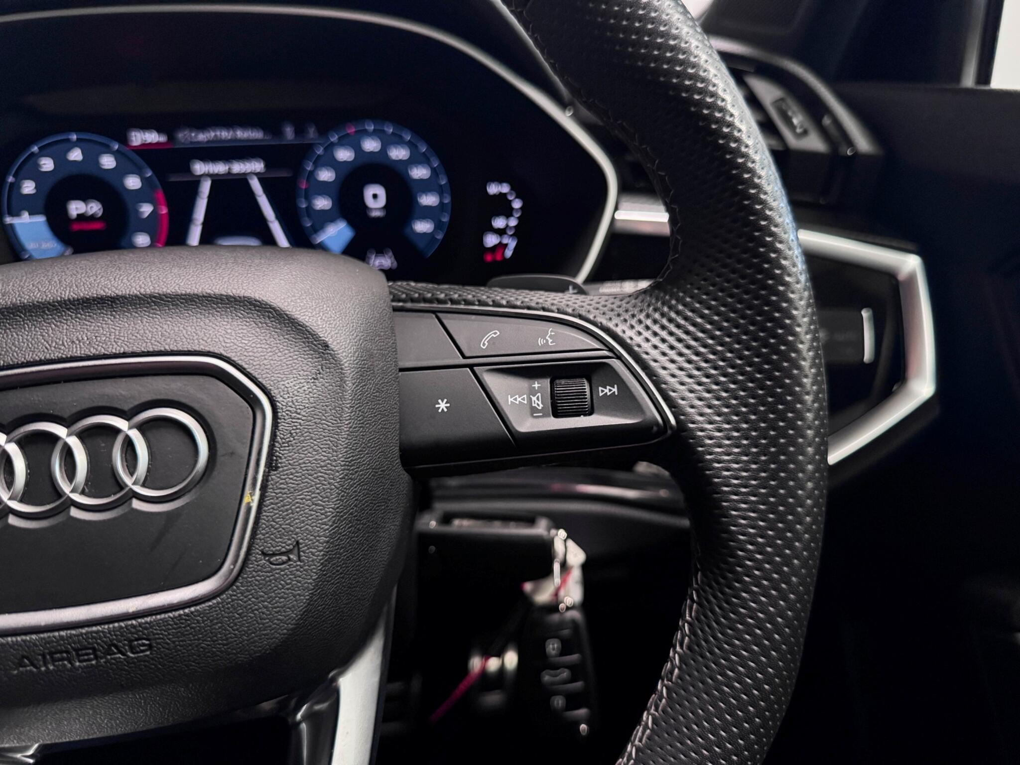Audi Q3 view 13