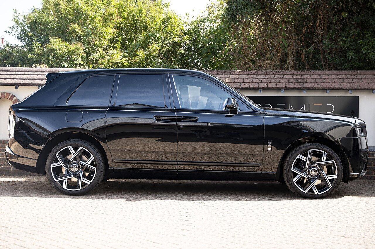 Rolls-Royce Cullinan view 3