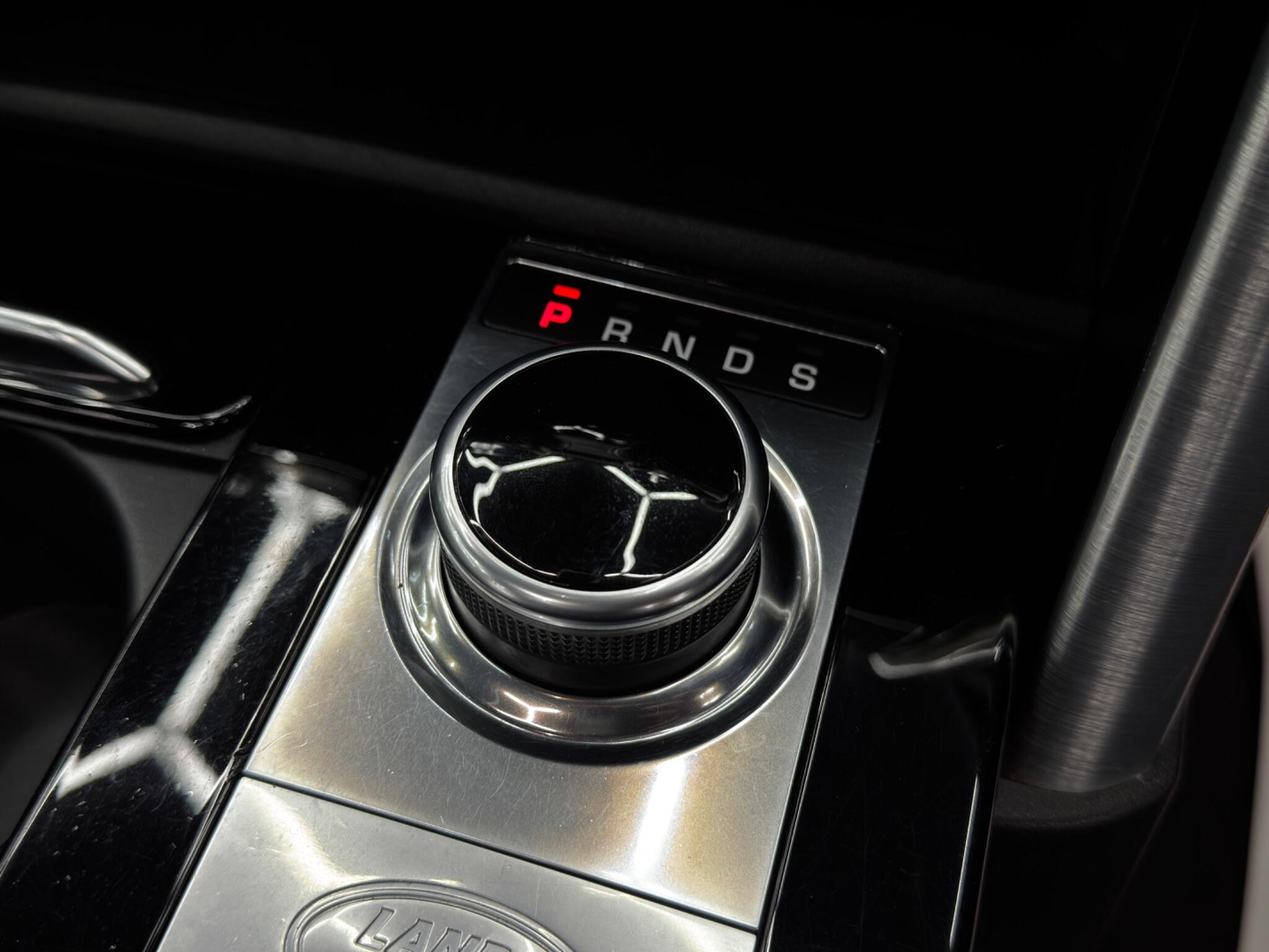 Land Rover Discovery view 30