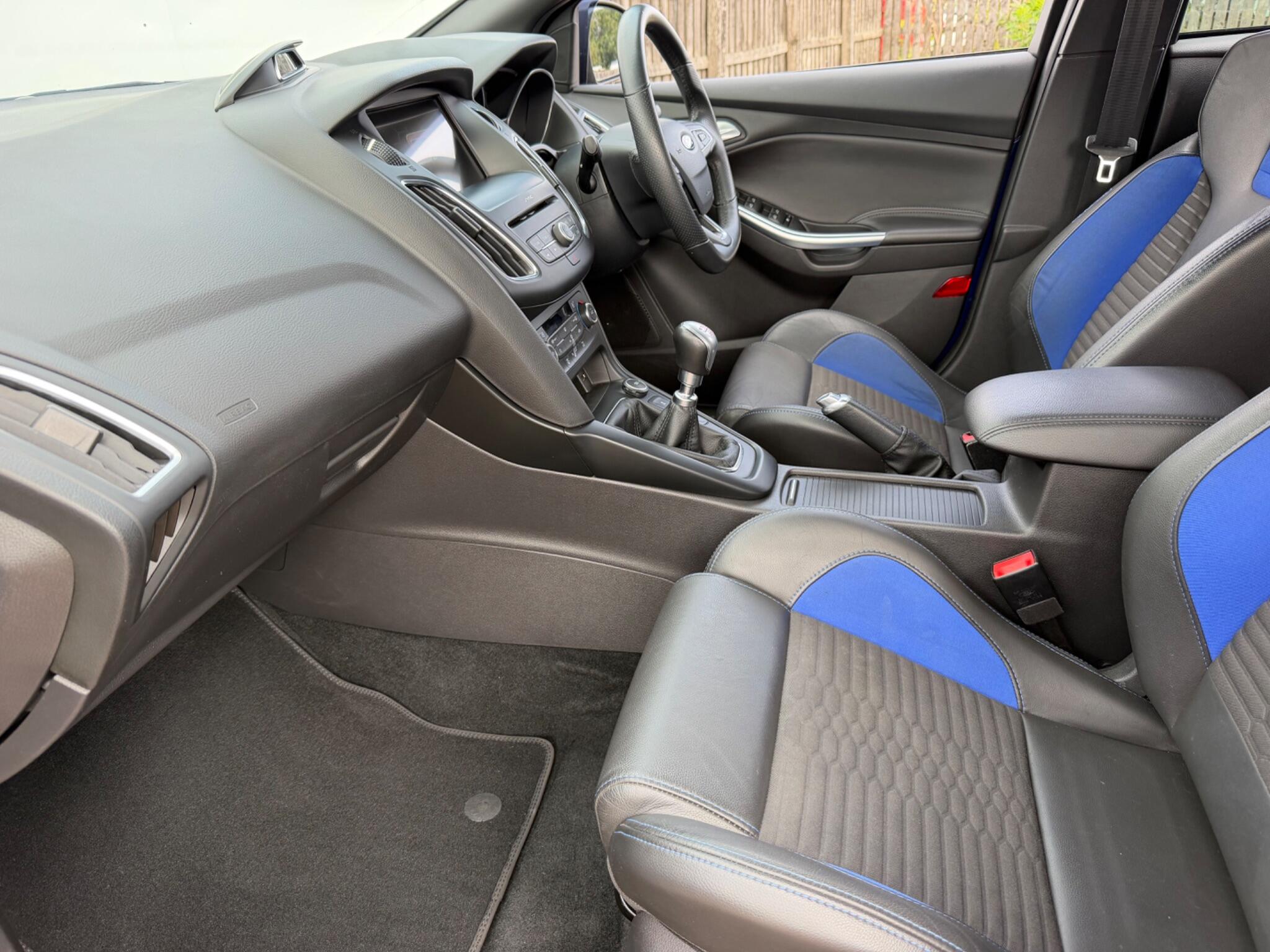 Ford Focus view 28