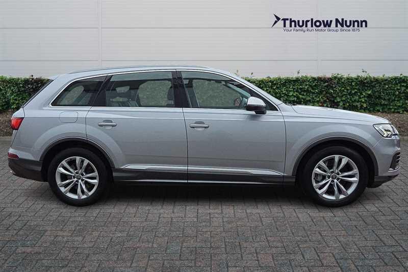 Audi Q7 view 2