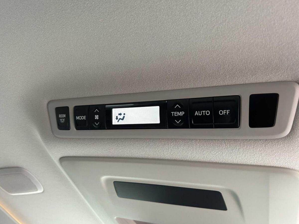 Toyota Vellfire view 24