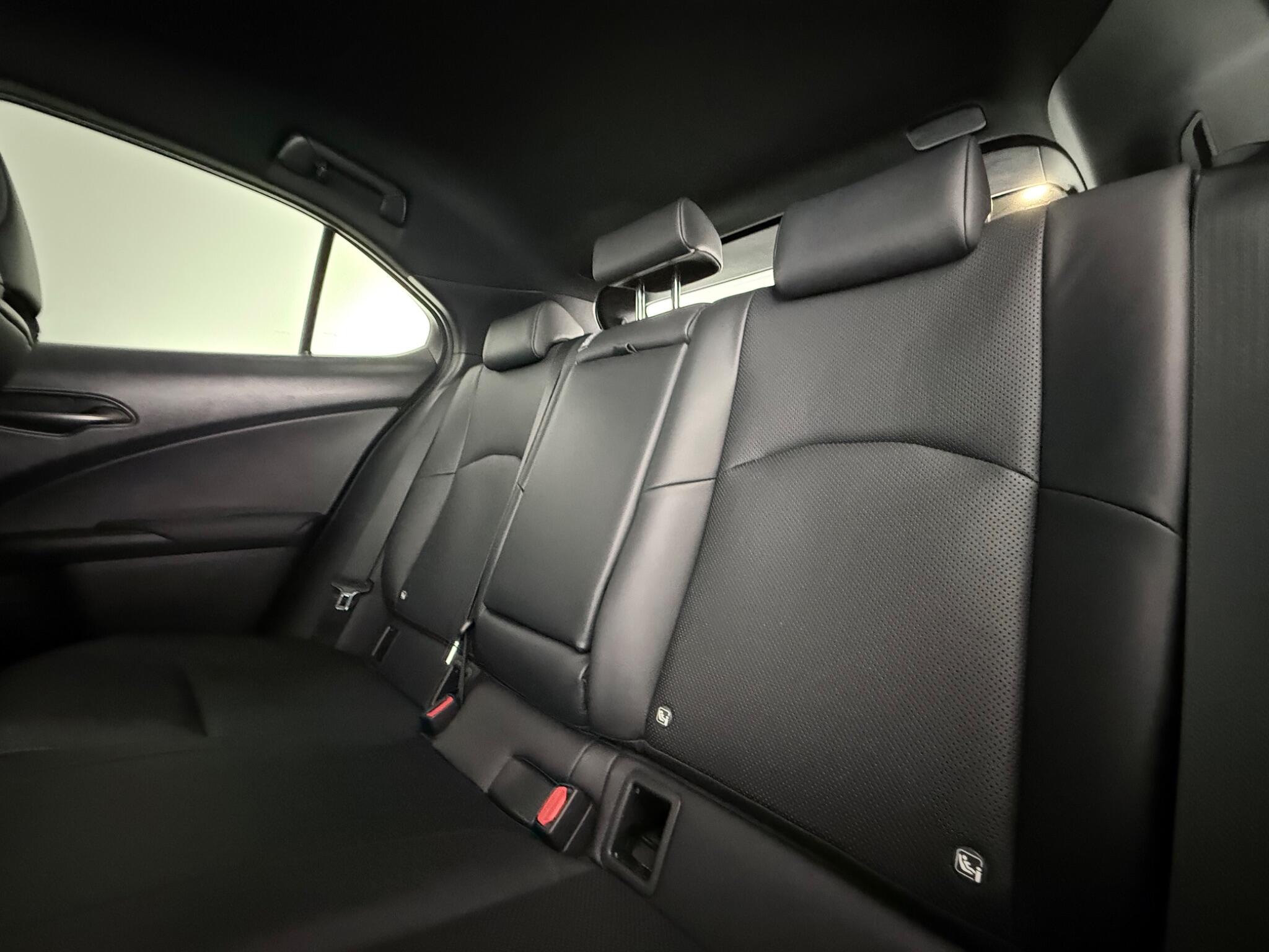 Lexus Ux view 34