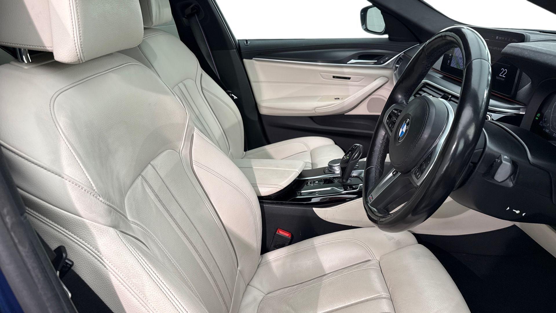 BMW 5 Series view 11