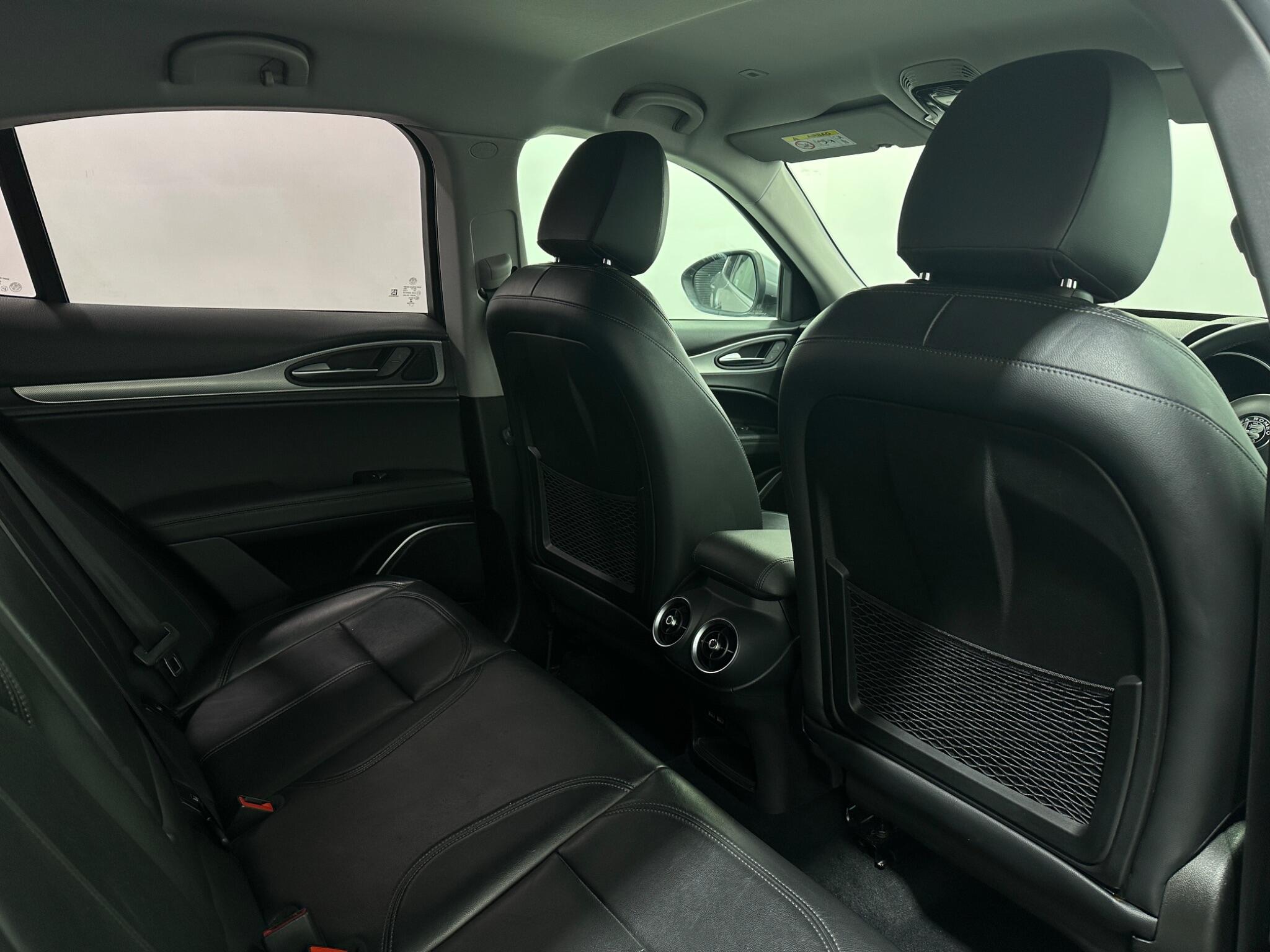Alfa Romeo Stelvio view 40