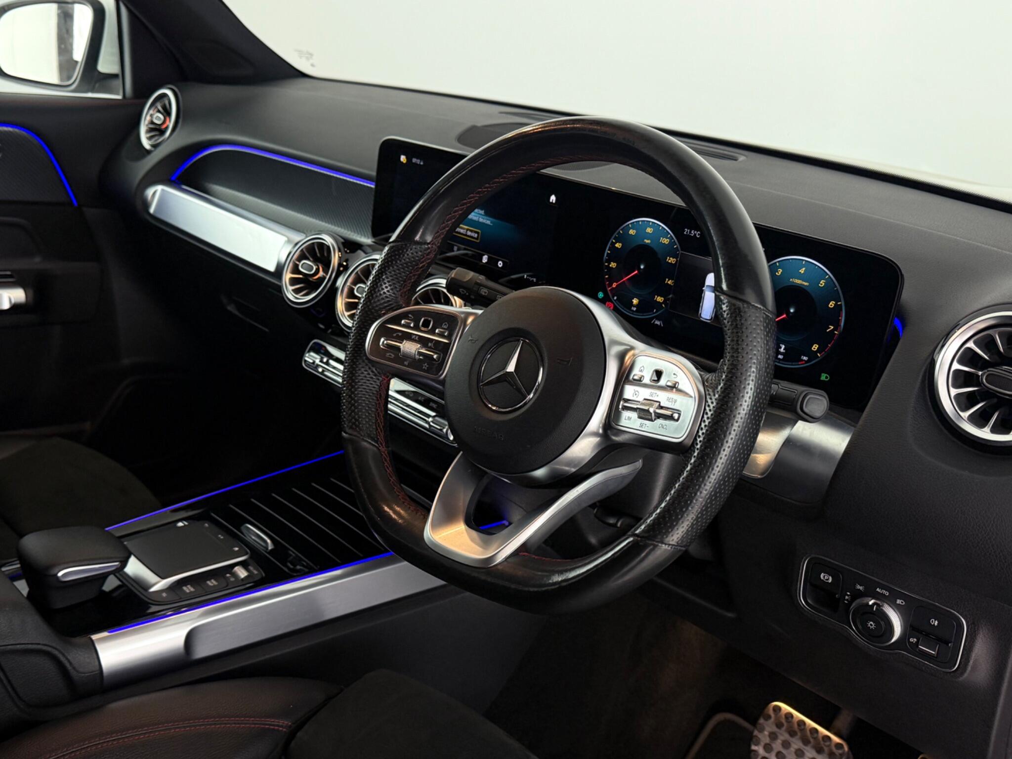 Mercedes-Benz GLB view 3