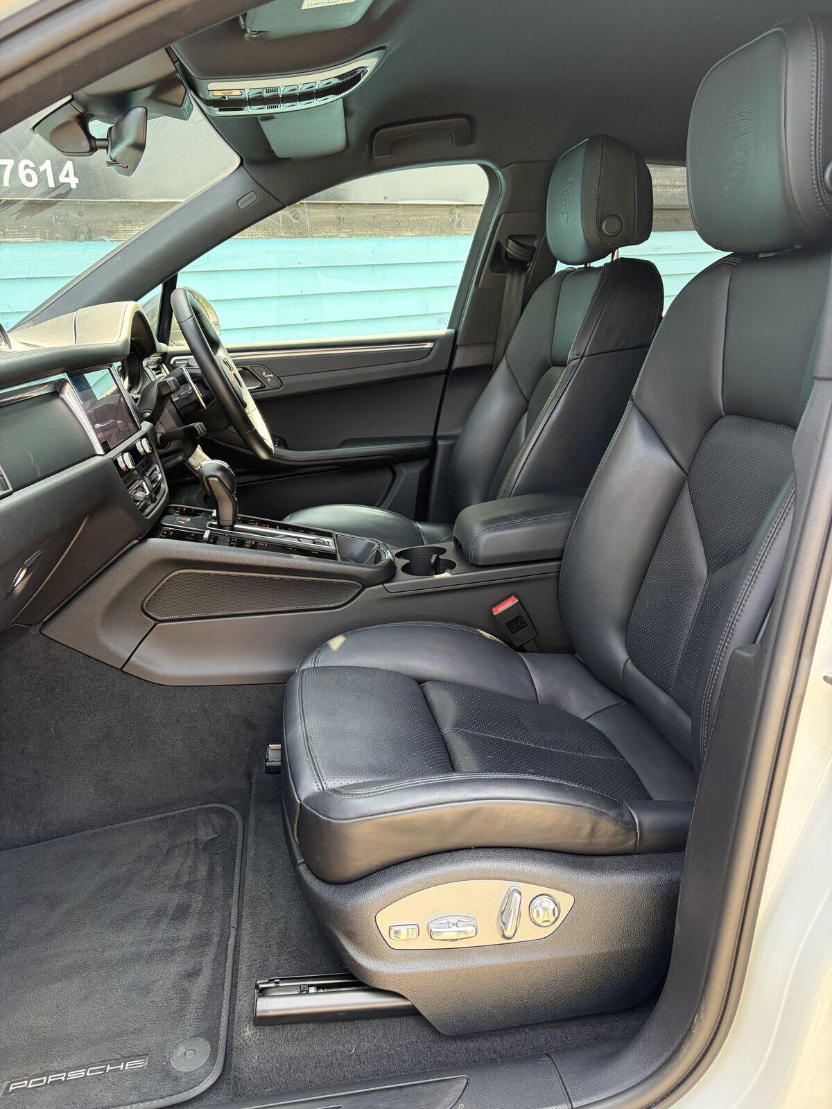 Porsche Macan view 8