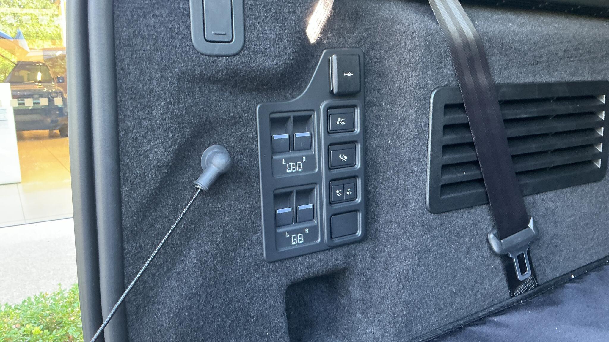 Land Rover Discovery view 21