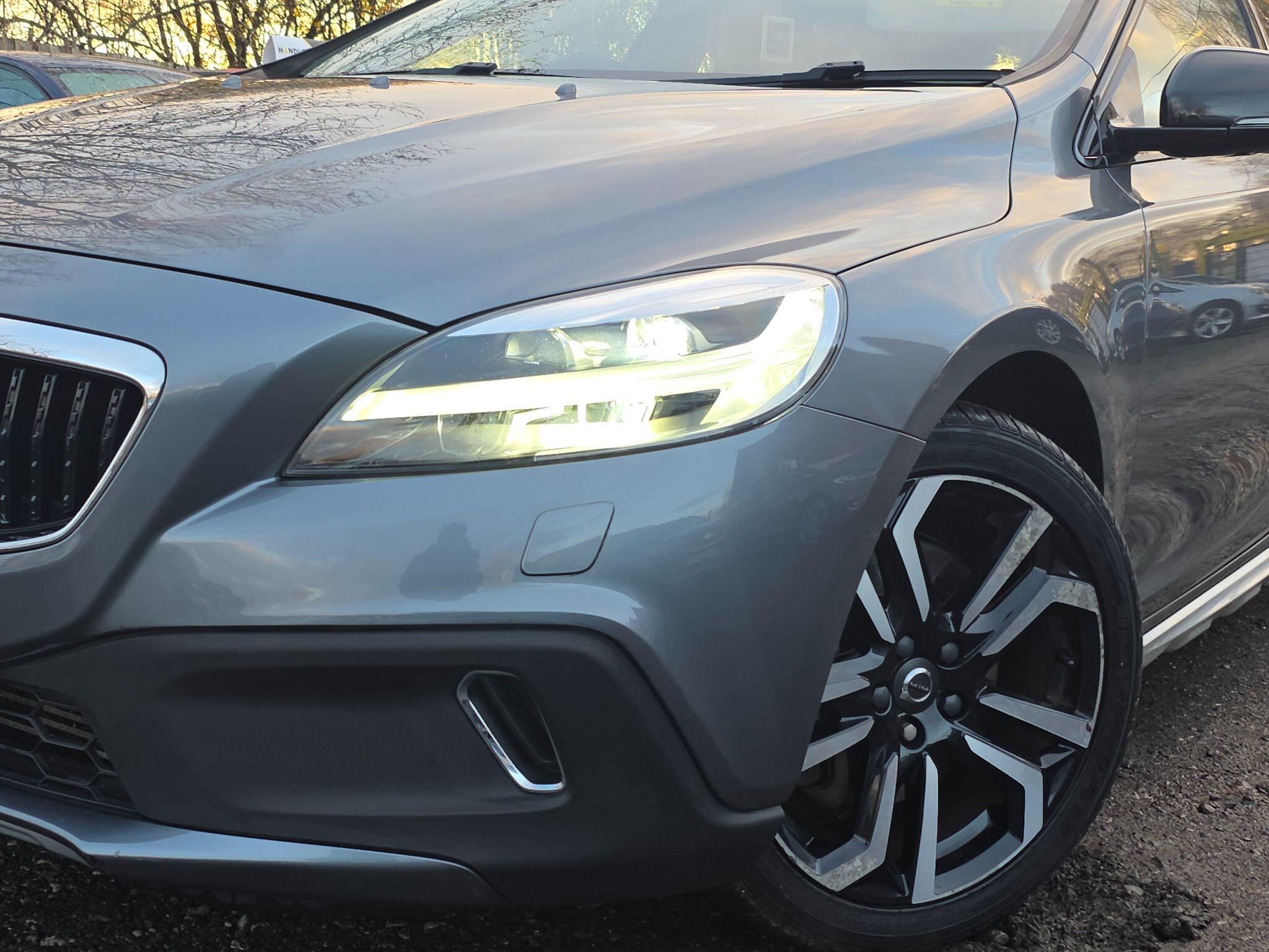 2017 Volvo V40 Cross Country 2.0 T3 Pro Euro 6 (s/s) 5dr • 44,733 miles image 97
