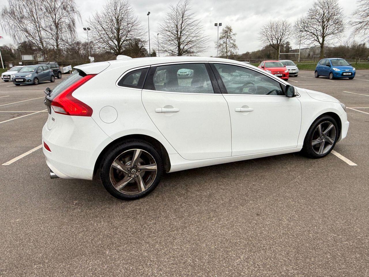 Volvo V40 view 26