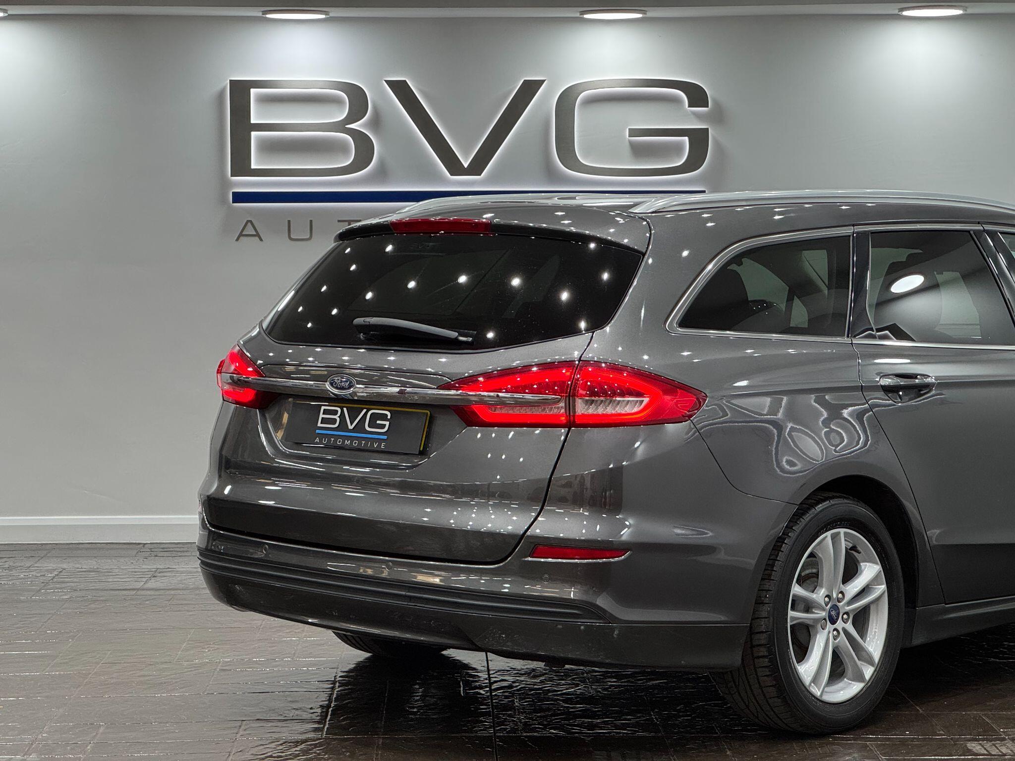 Ford Mondeo view 10