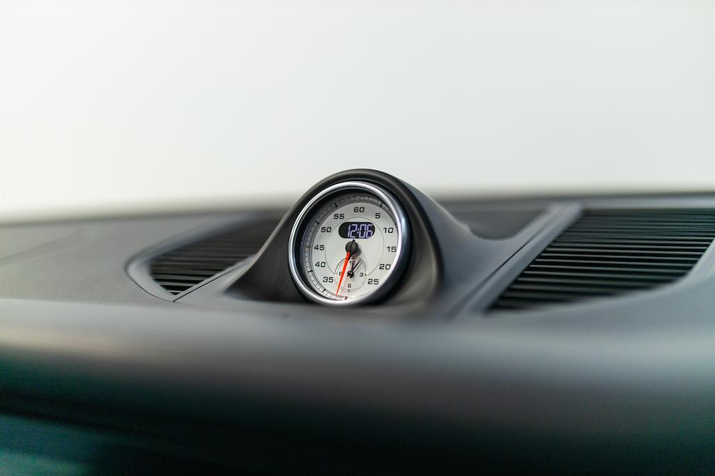 Porsche Macan view 26