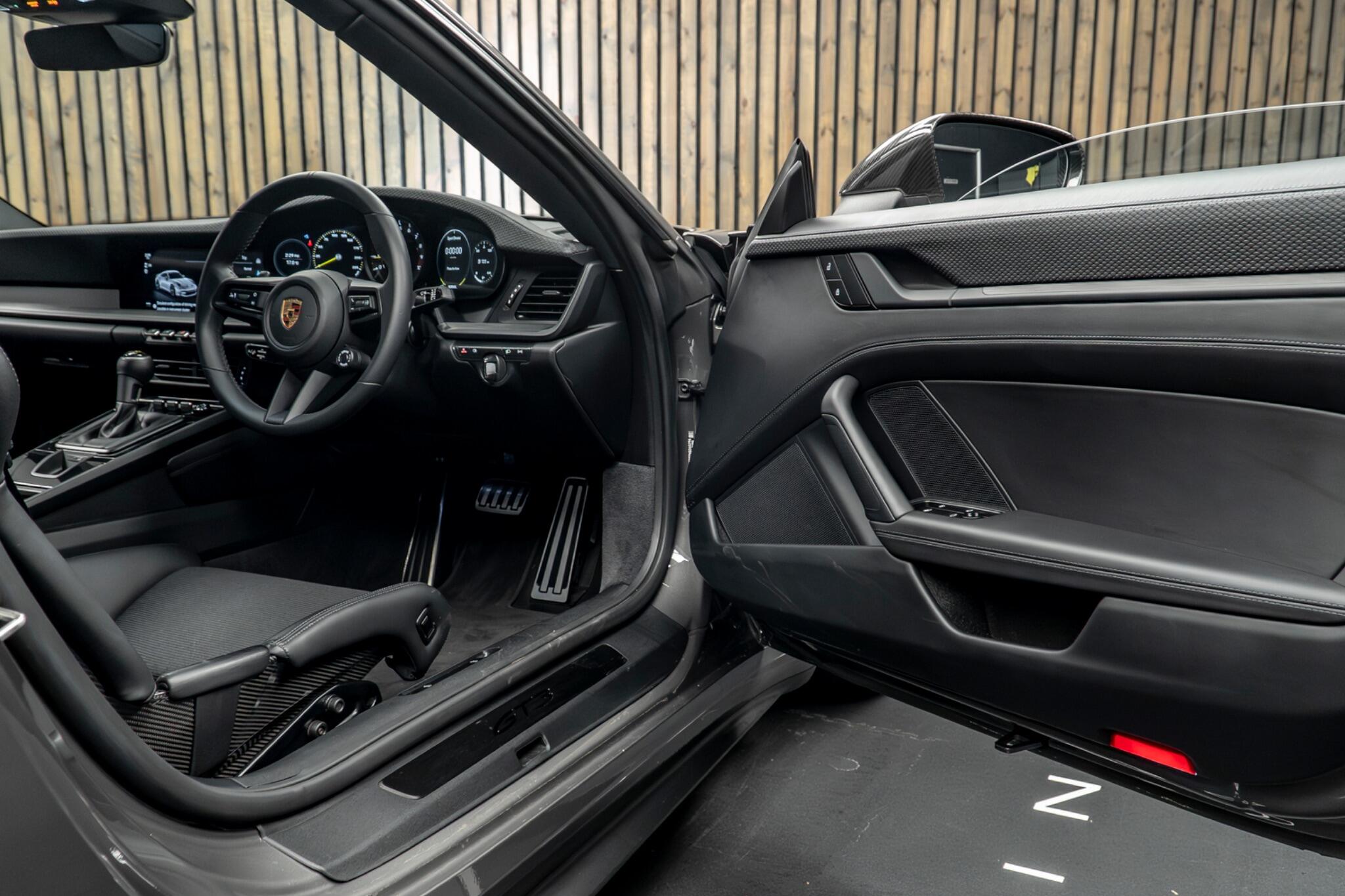 Porsche 911 view 31