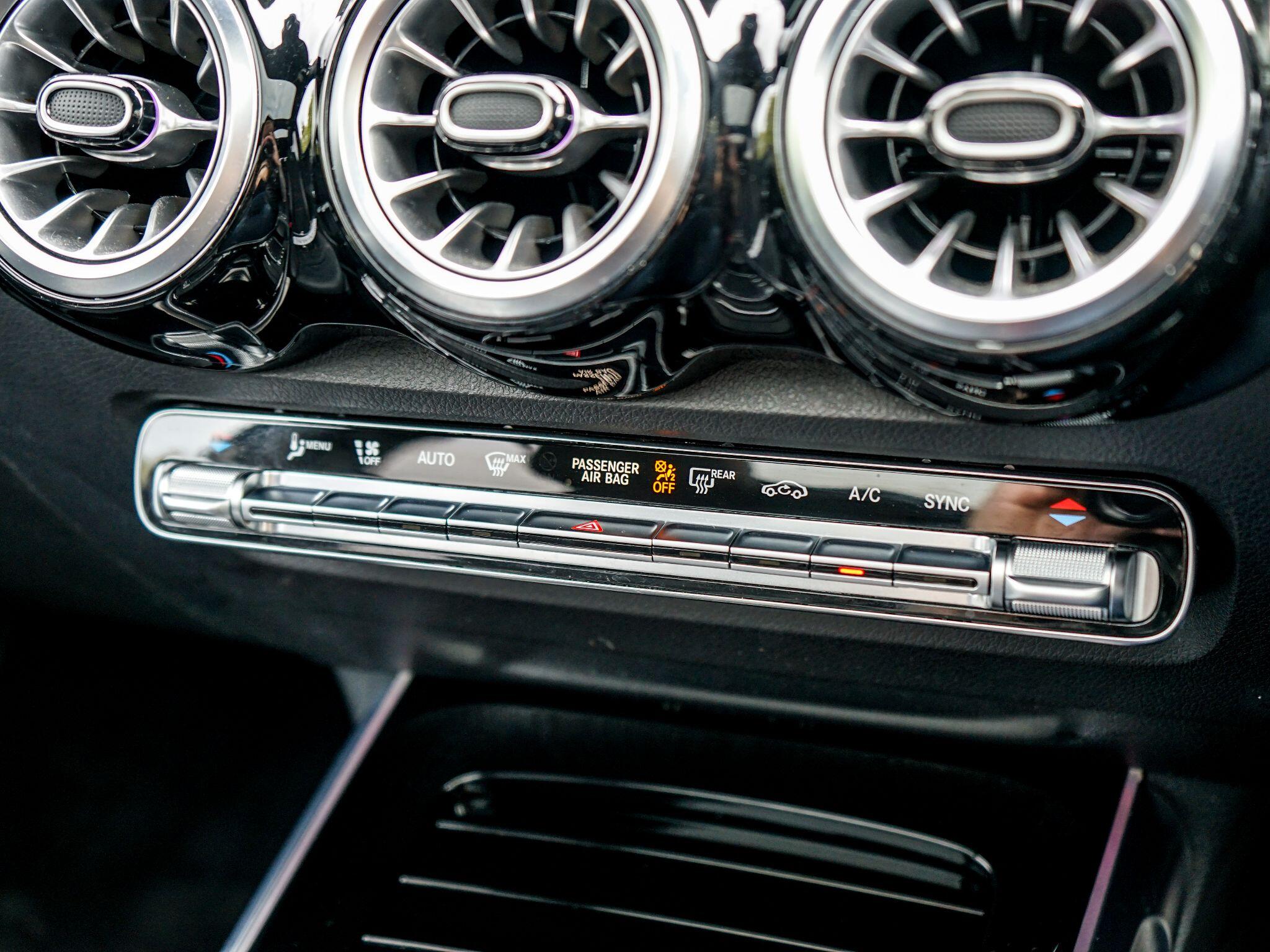 Mercedes-Benz GLB view 31