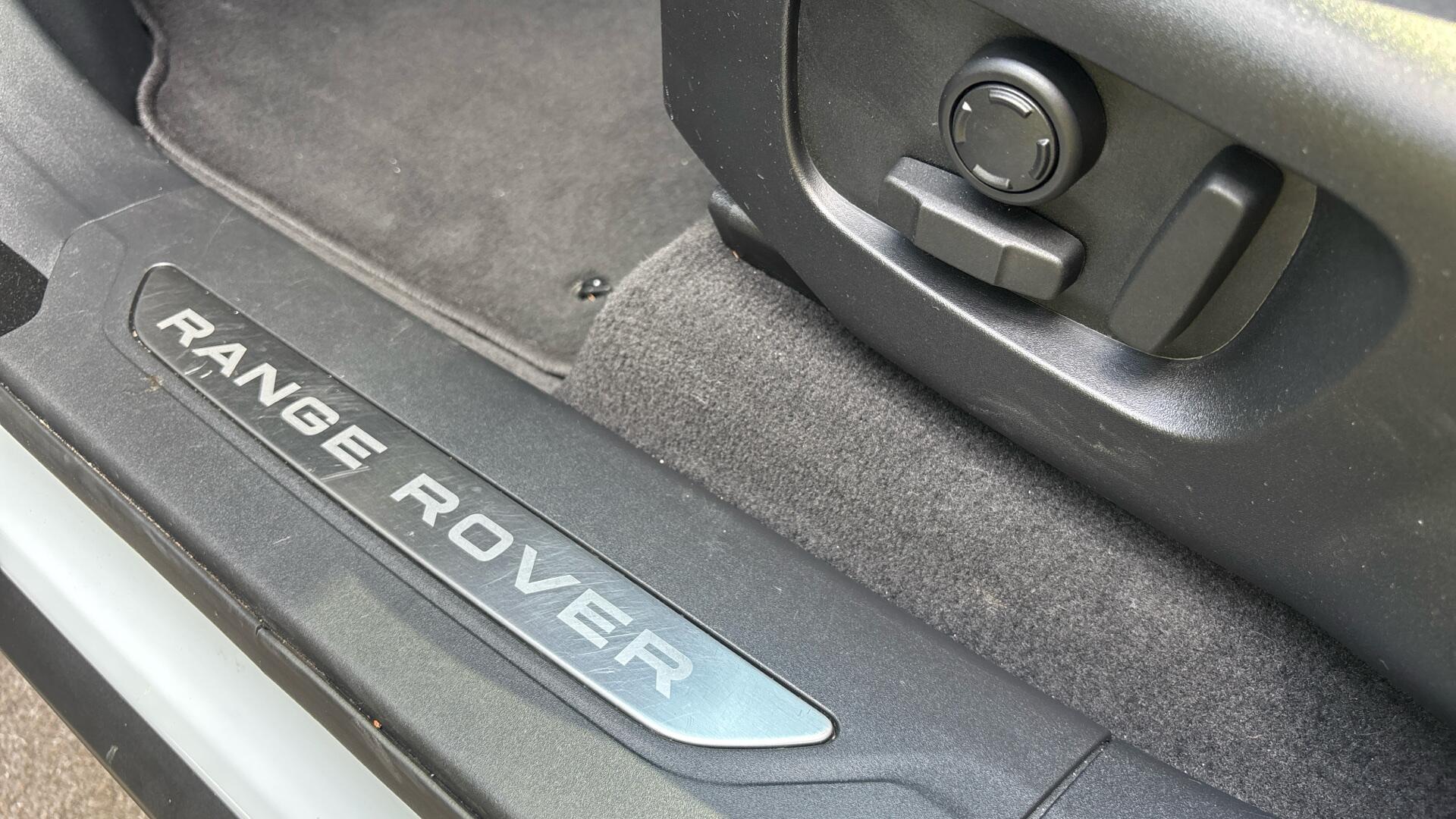 Land Rover Range Rover Velar view 40