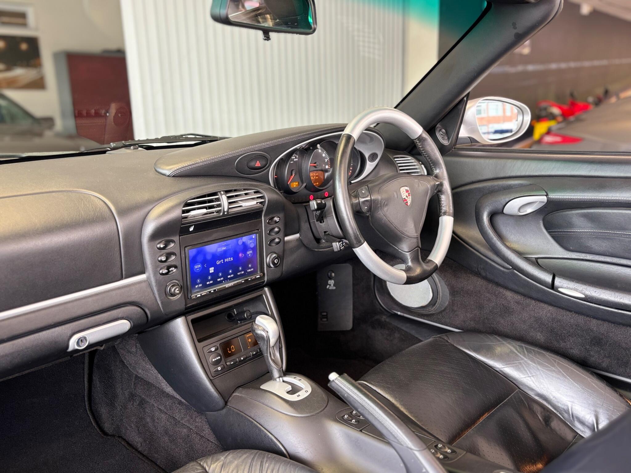 Porsche 911 view 12