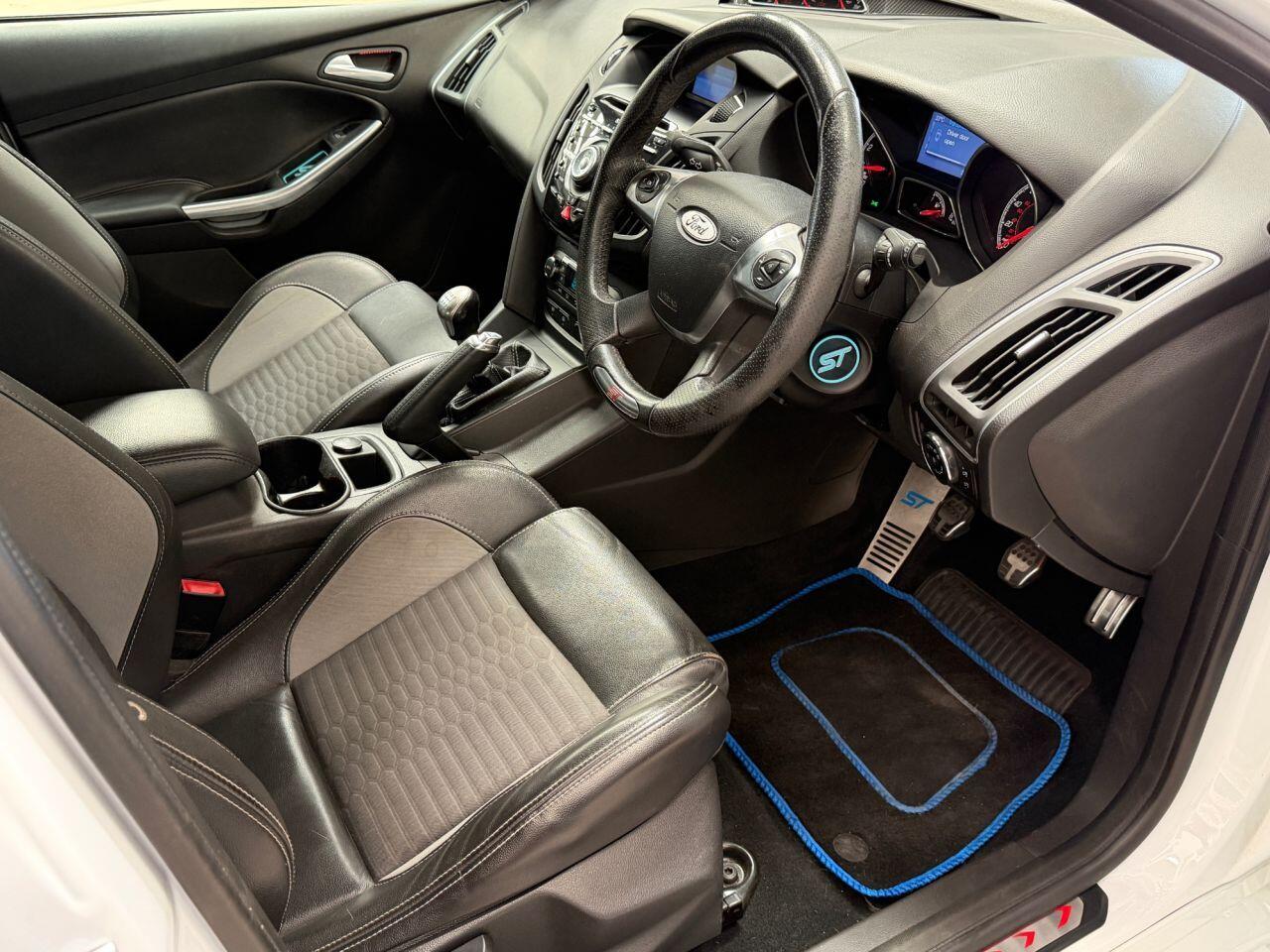 Ford Focus view 5