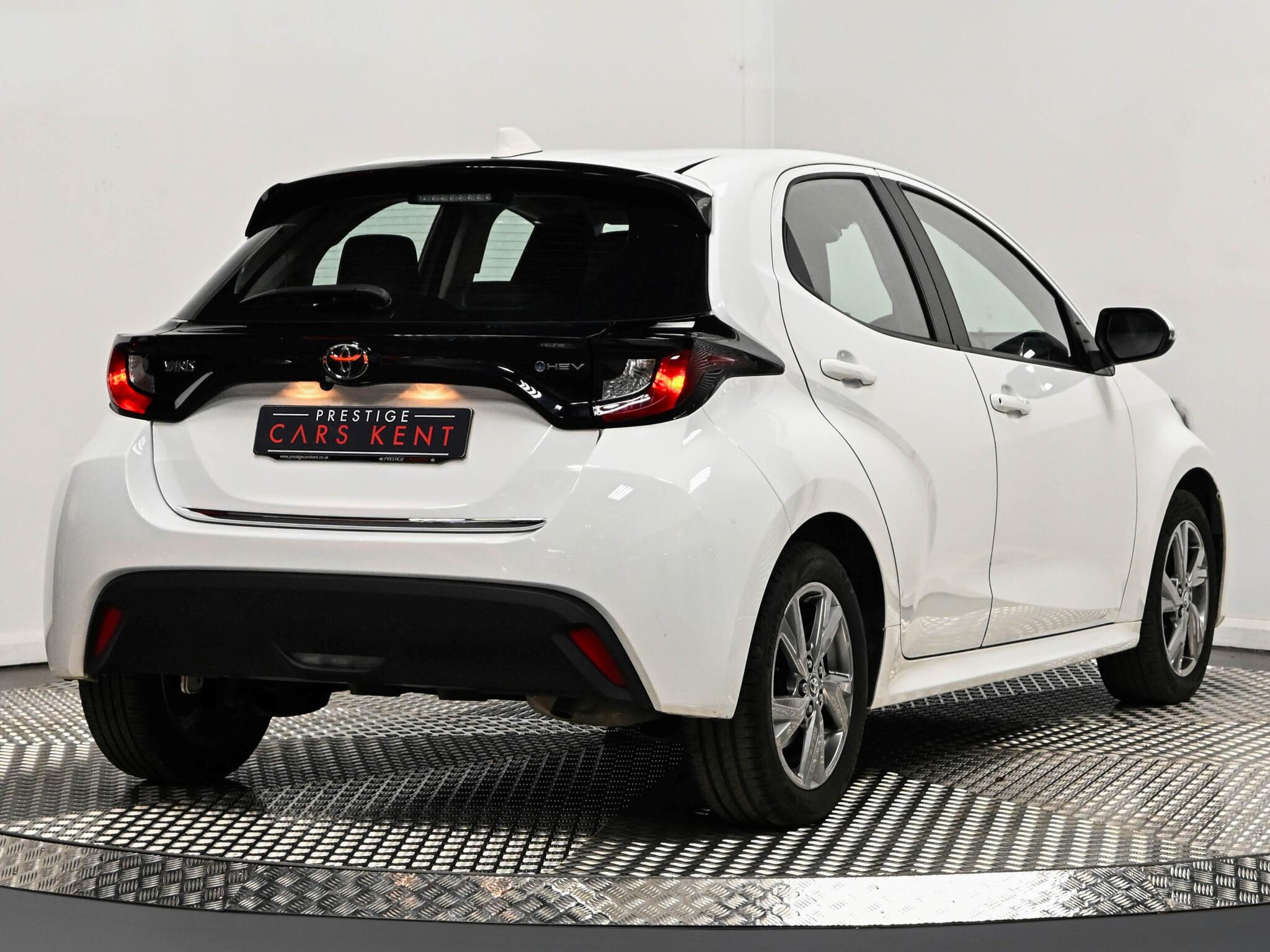 Toyota Yaris view 22