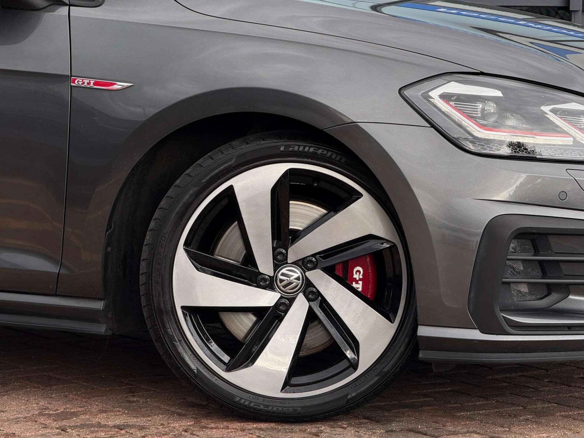 Volkswagen Golf view 17