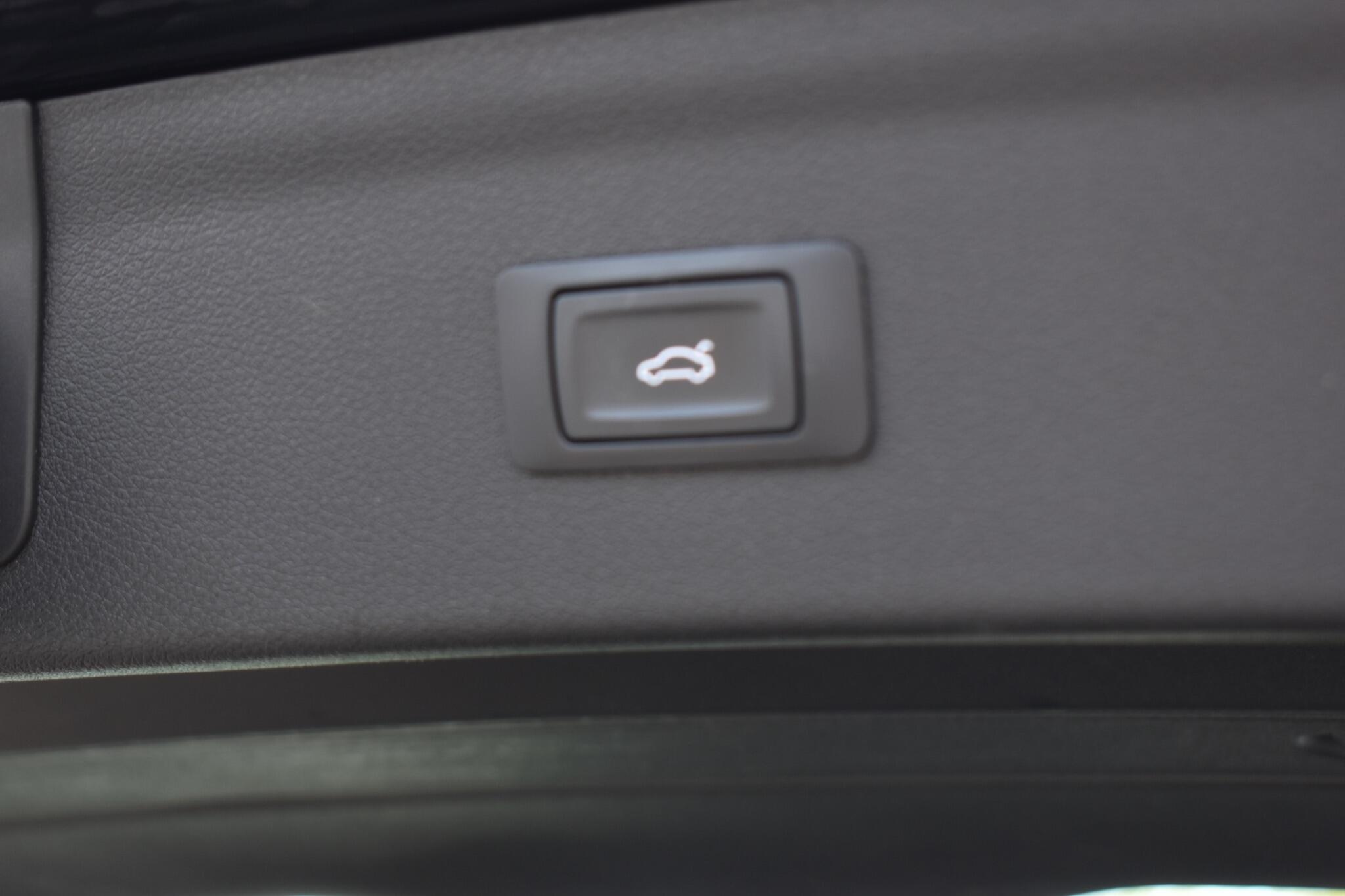 Q3 - 2.0 TDI S line Euro 6 (s/s) 5dr - Image 8