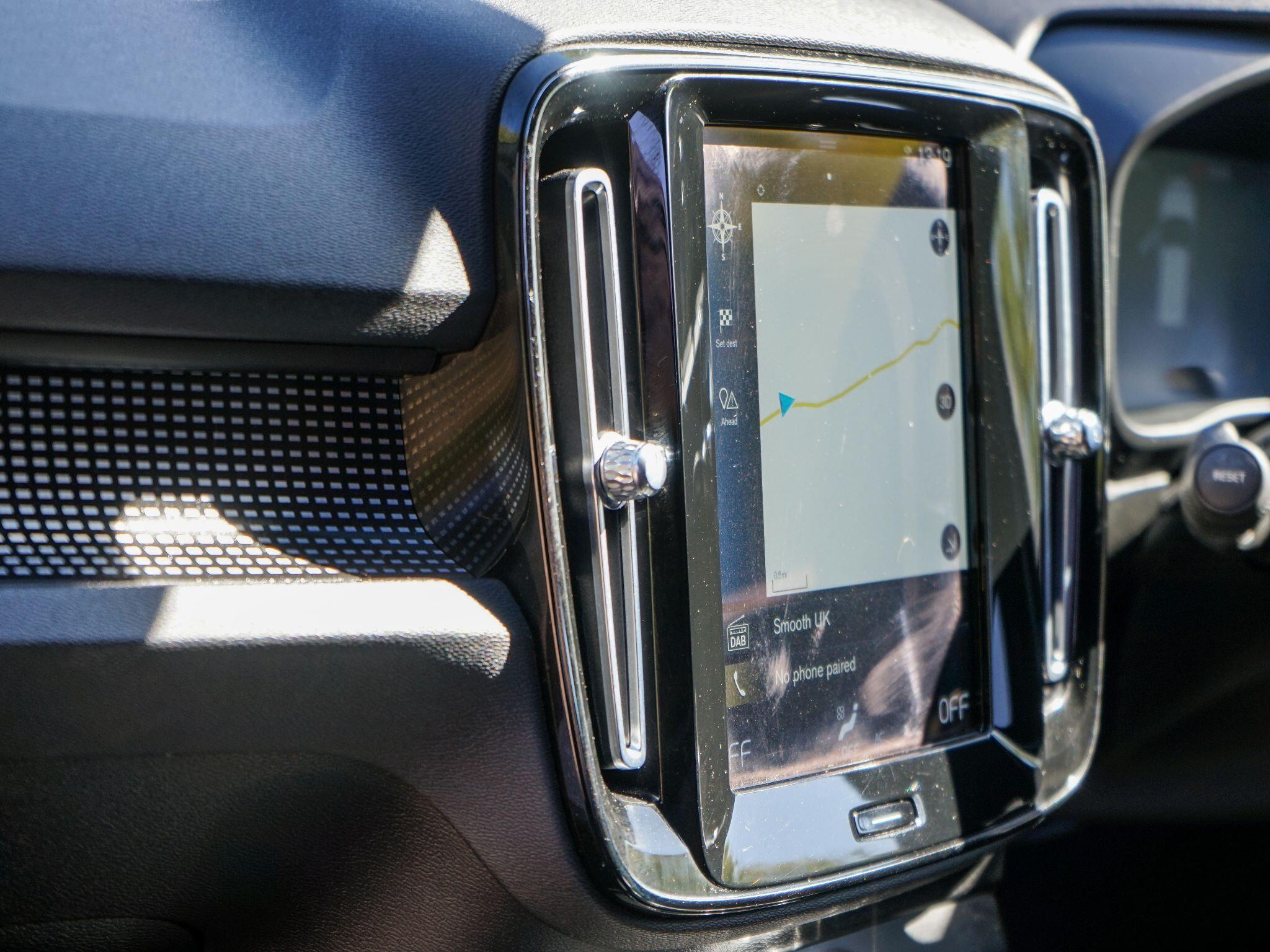 Volvo XC40 view 16