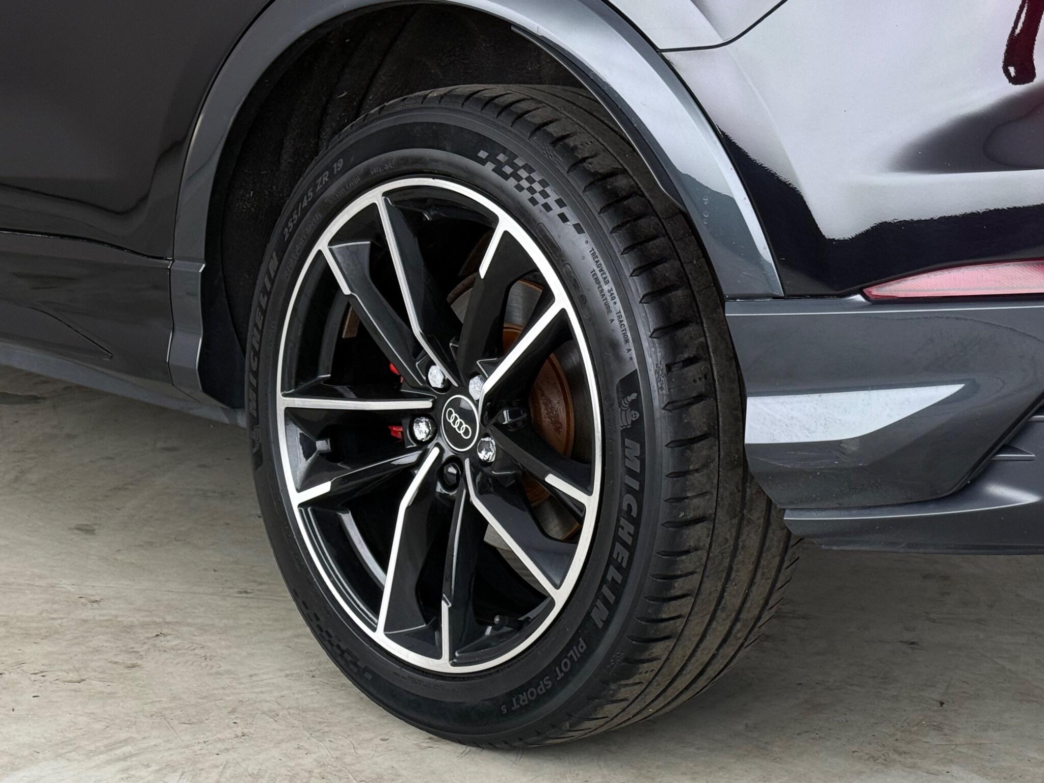 Audi Q3 view 9