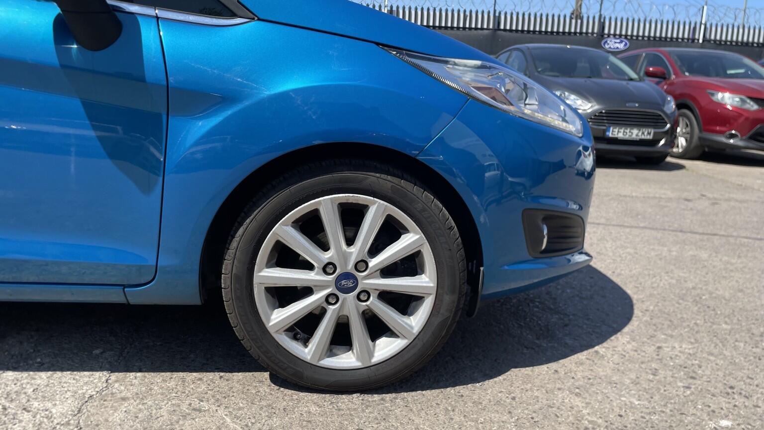 Ford Fiesta view 48