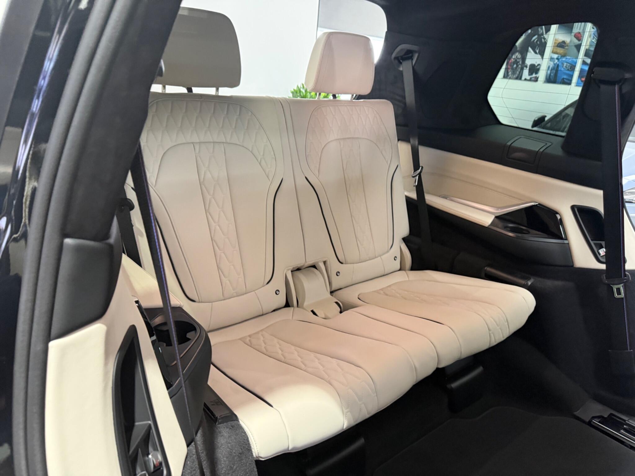 BMW X7 view 50