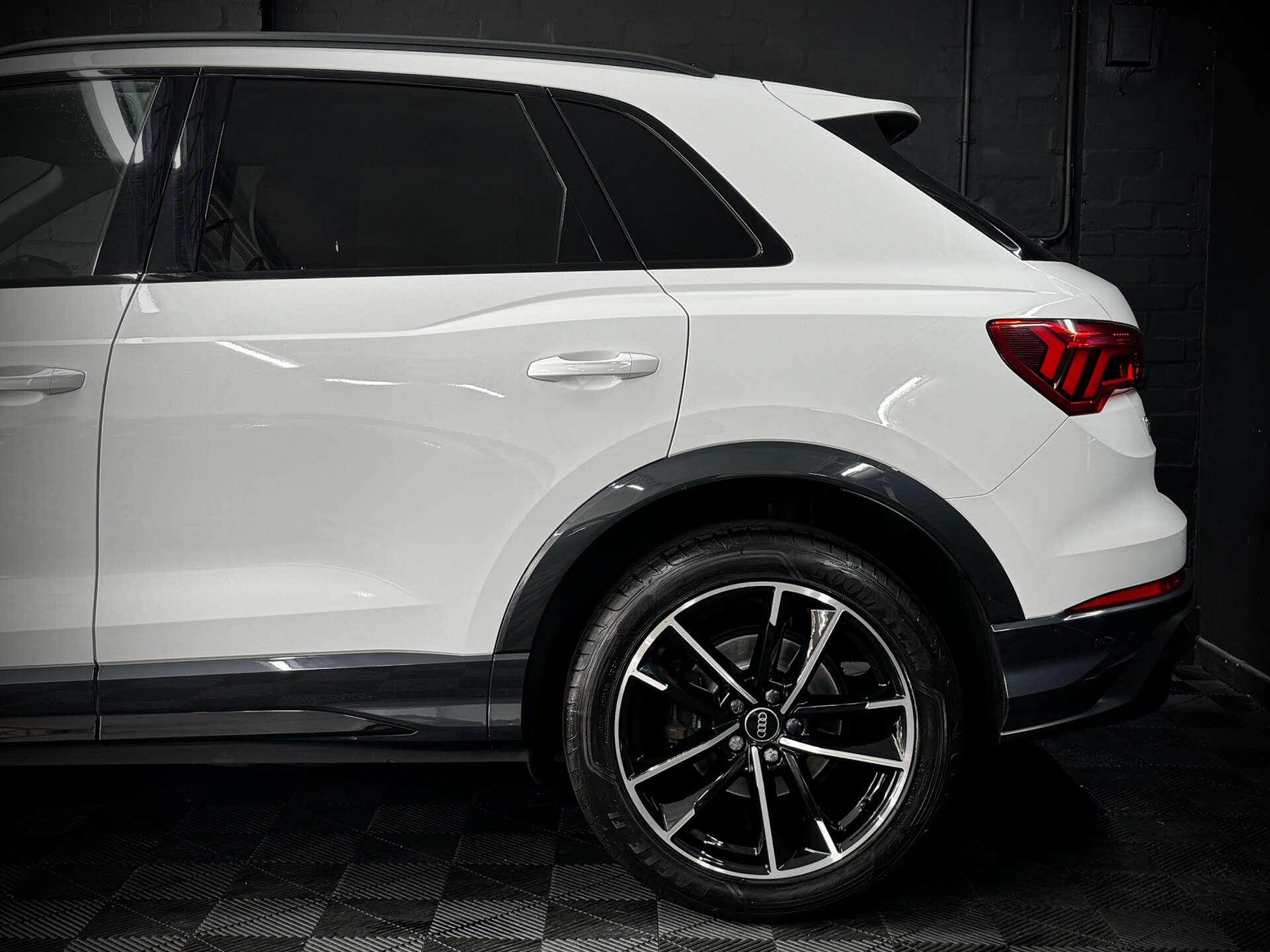 Audi Q3 view 16